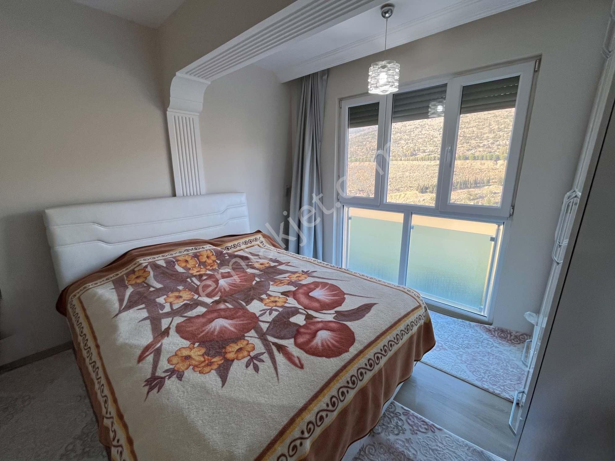 Bornova’da Site İçinde Üç Cepheşi Otoparklı Geniş Satılık Daire - Görsel 2