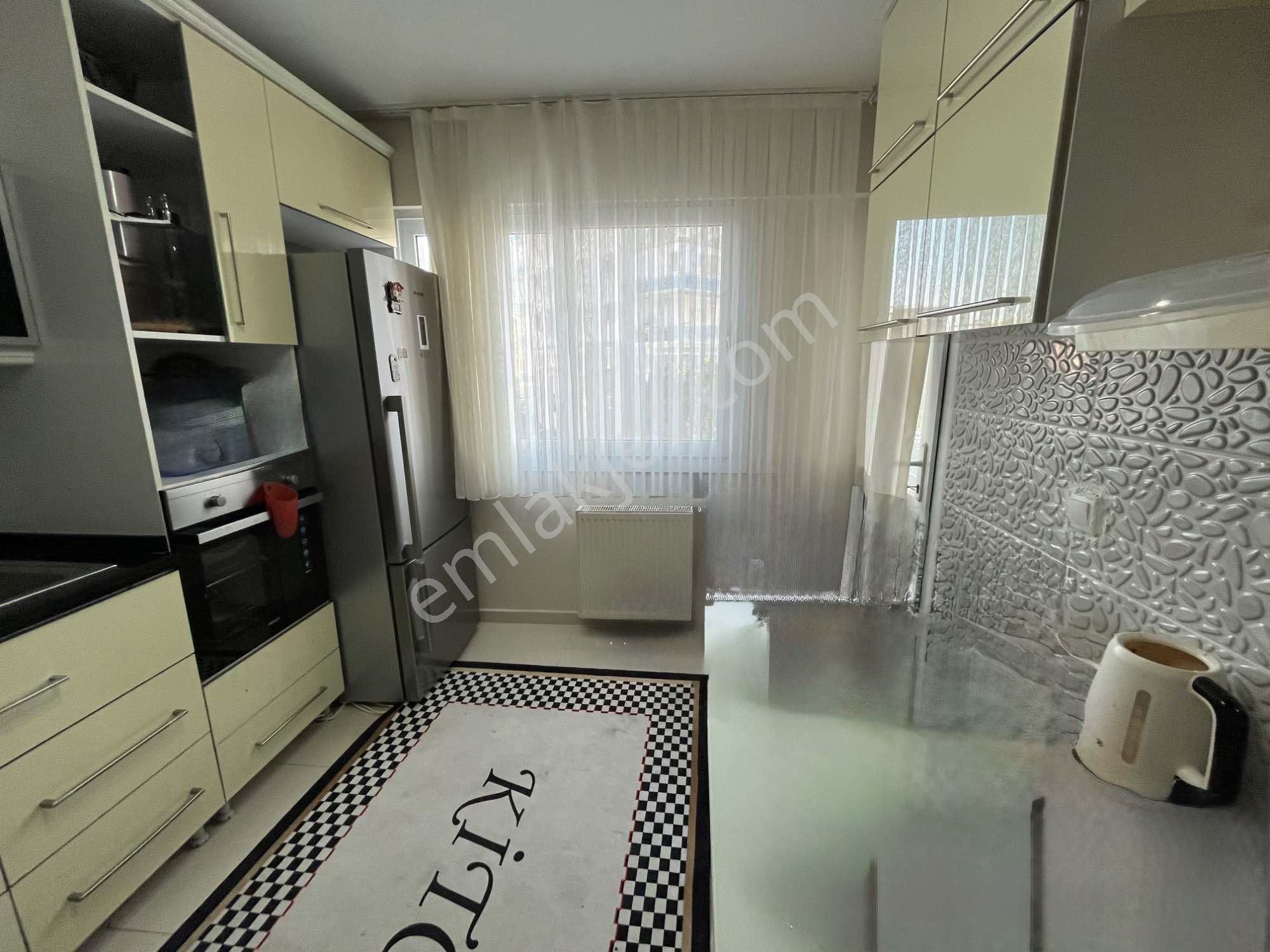 Bornova’da Site İçinde Üç Cepheşi Otoparklı Geniş Satılık Daire - Görsel 12