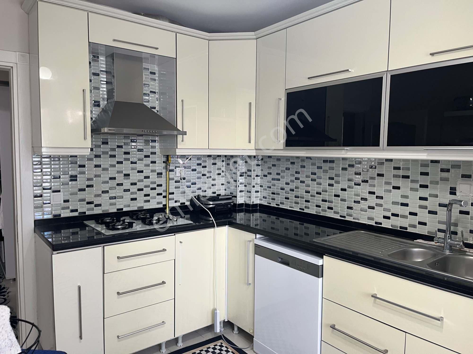 Bornova’da Site İçinde Üç Cepheşi Otoparklı Geniş Satılık Daire - Görsel 18