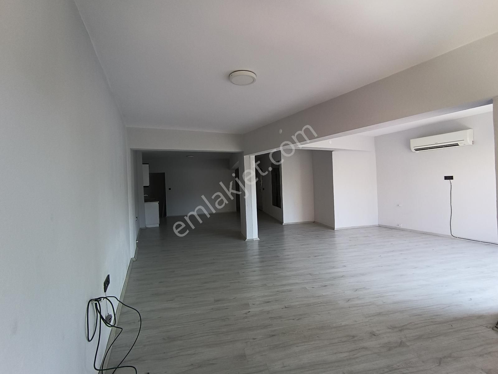 Kuşadası İnönü Caddesinde 110 M2 Kiralık Büro&ofis&daire - Görsel 6
