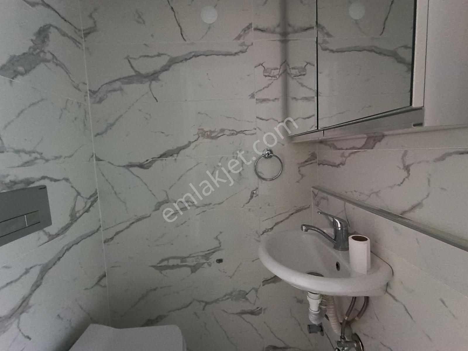 Kuşadası İnönü Caddesinde 110 M2 Kiralık Büro&ofis&daire - Görsel 2