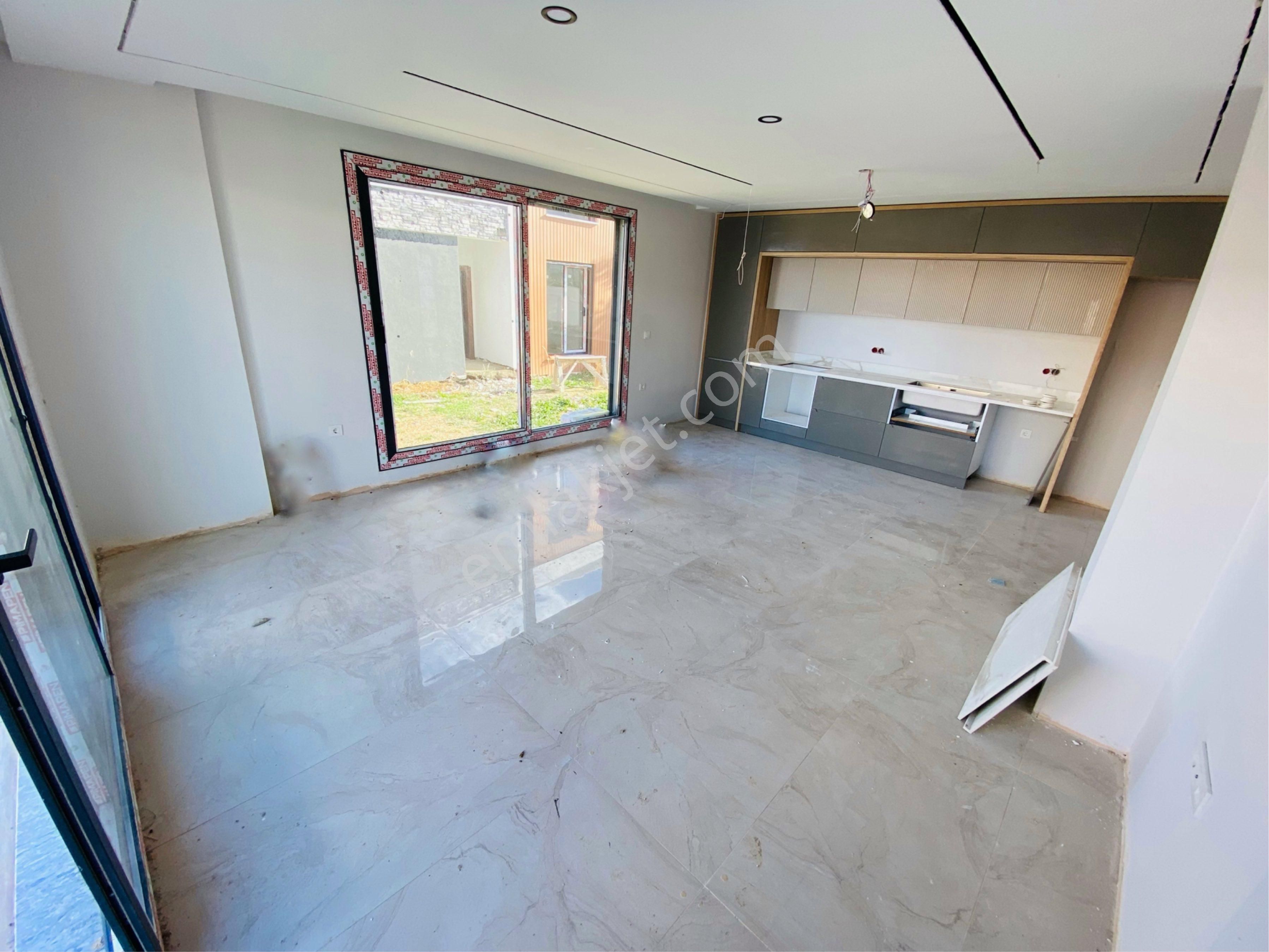 Karaağaç Sahilde Deniz Manzaralı 4+1 Satılık Sıfır Villa - Görsel 8