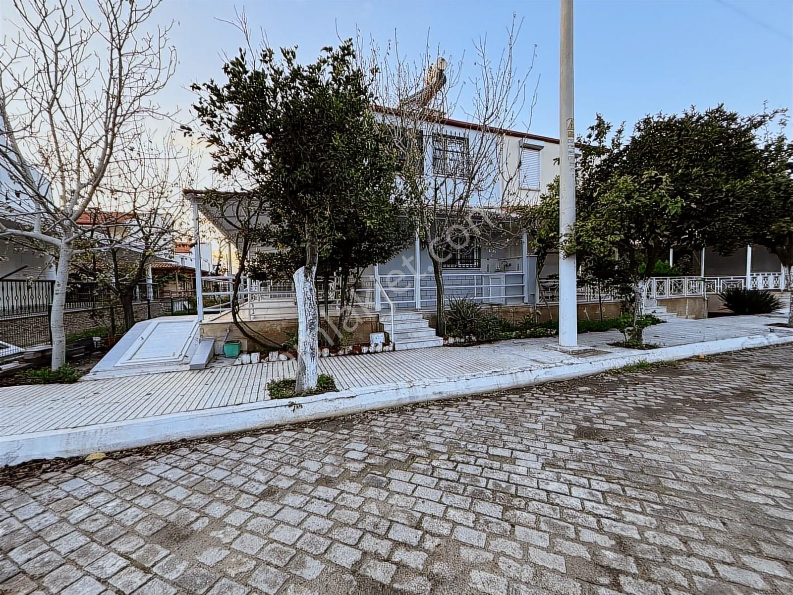 Denize 3dk Yürüme Mesafesinde Bakımlı Geniş Verandalı 3+1villa