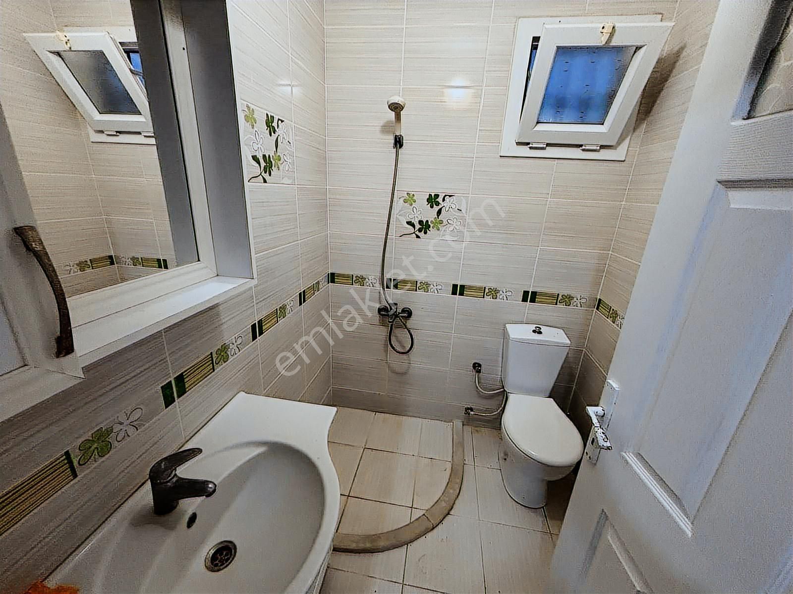 Denize 3dk Yürüme Mesafesinde Bakımlı Geniş Verandalı 3+1villa - Görsel 8