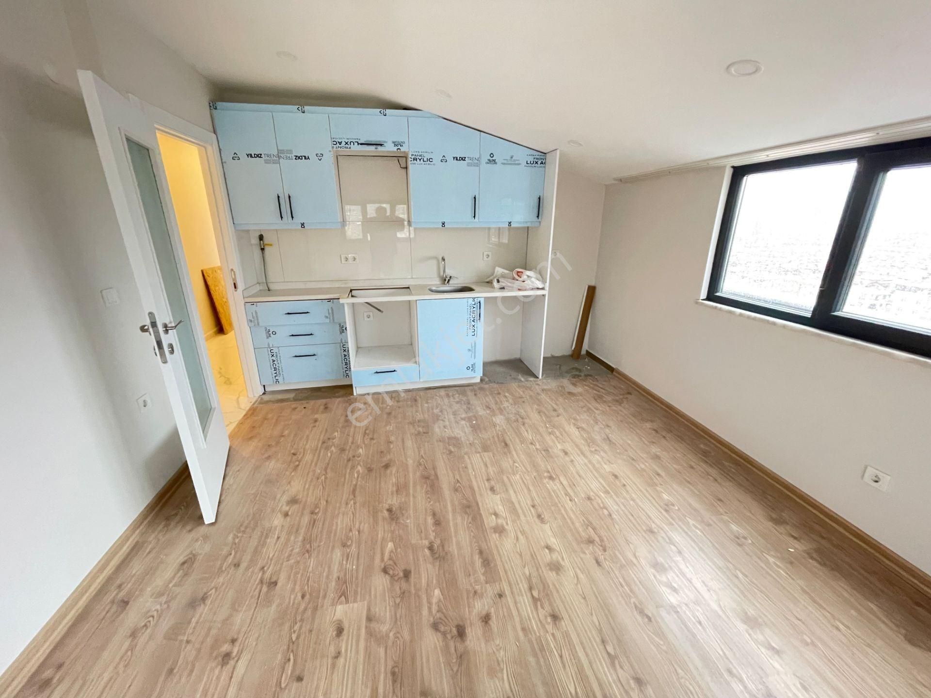 Ataşehir İnönü'de Yeditepe Ünv.yakın Konumda Adalar Manzaralı Çatı Katı 1+1 Kiralık - Görsel 6