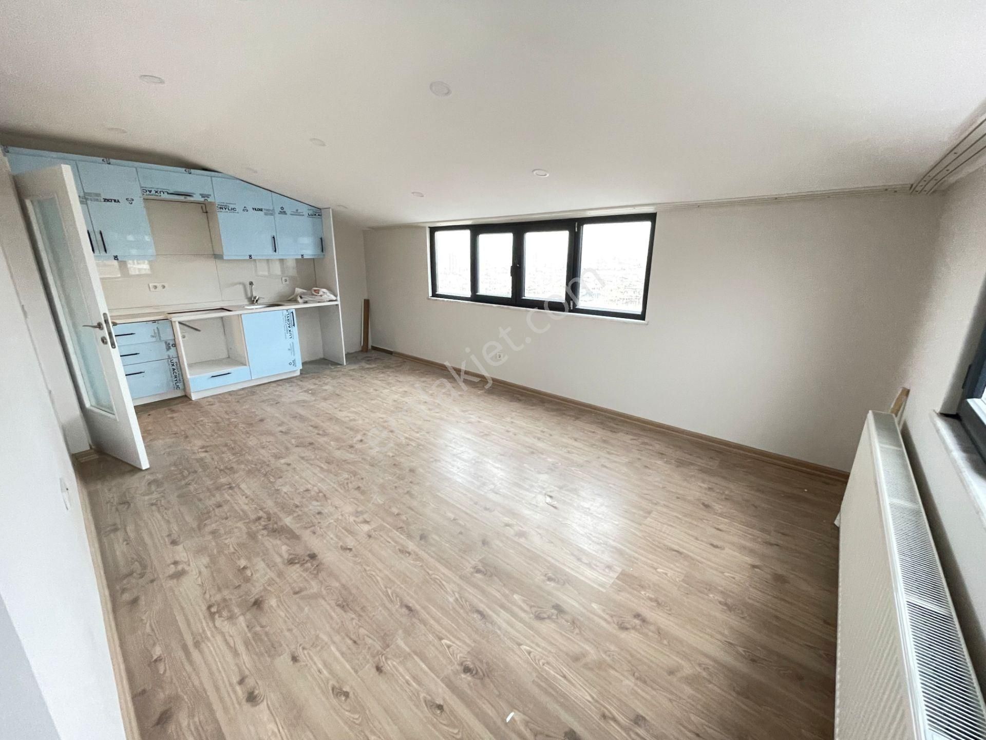 Ataşehir İnönü'de Yeditepe Ünv.yakın Konumda Adalar Manzaralı Çatı Katı 1+1 Kiralık - Görsel 7