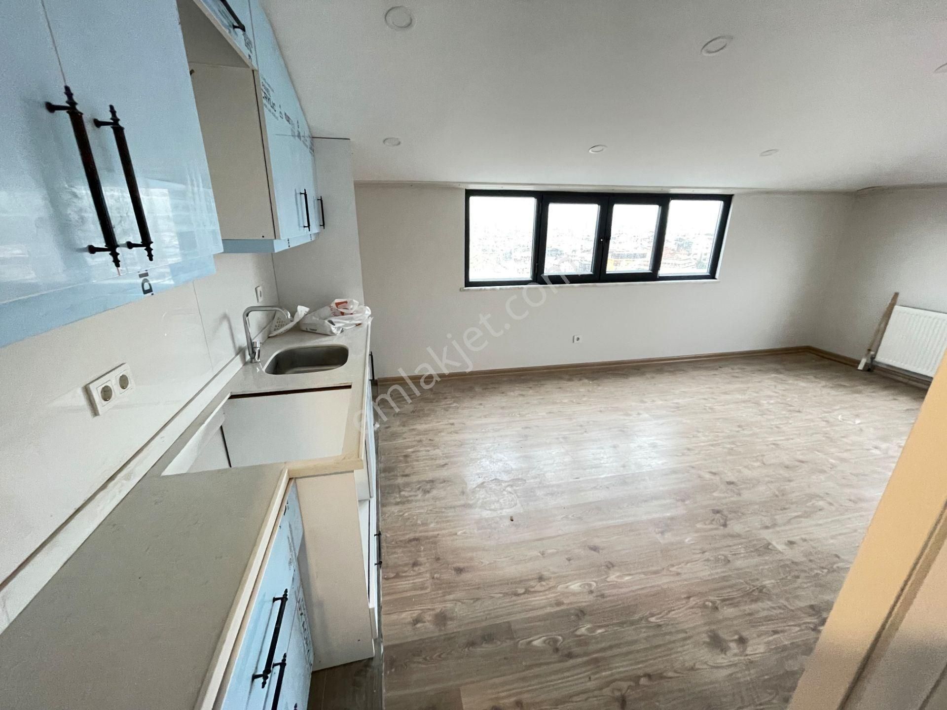 Ataşehir İnönü'de Yeditepe Ünv.yakın Konumda Adalar Manzaralı Çatı Katı 1+1 Kiralık - Görsel 9