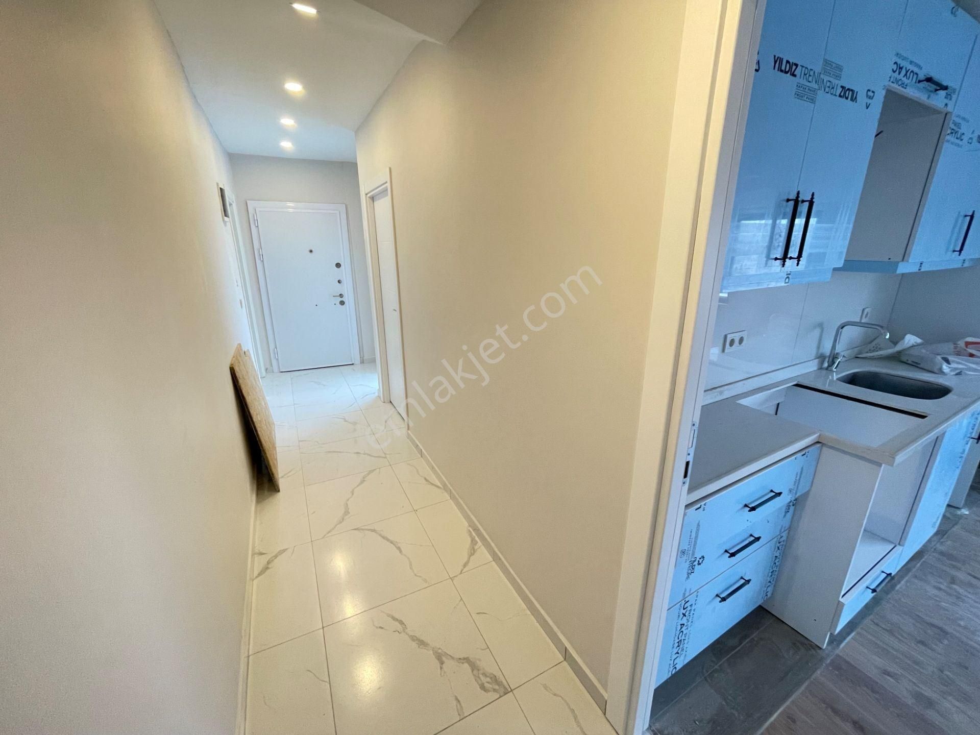 Ataşehir İnönü'de Yeditepe Ünv.yakın Konumda Adalar Manzaralı Çatı Katı 1+1 Kiralık - Görsel 10