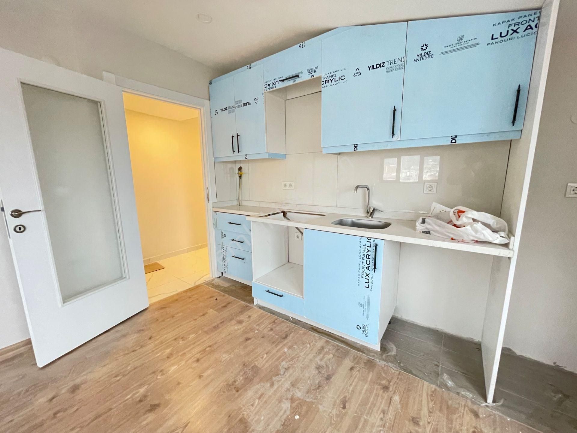 Ataşehir İnönü'de Yeditepe Ünv.yakın Konumda Adalar Manzaralı Çatı Katı 1+1 Kiralık - Görsel 8