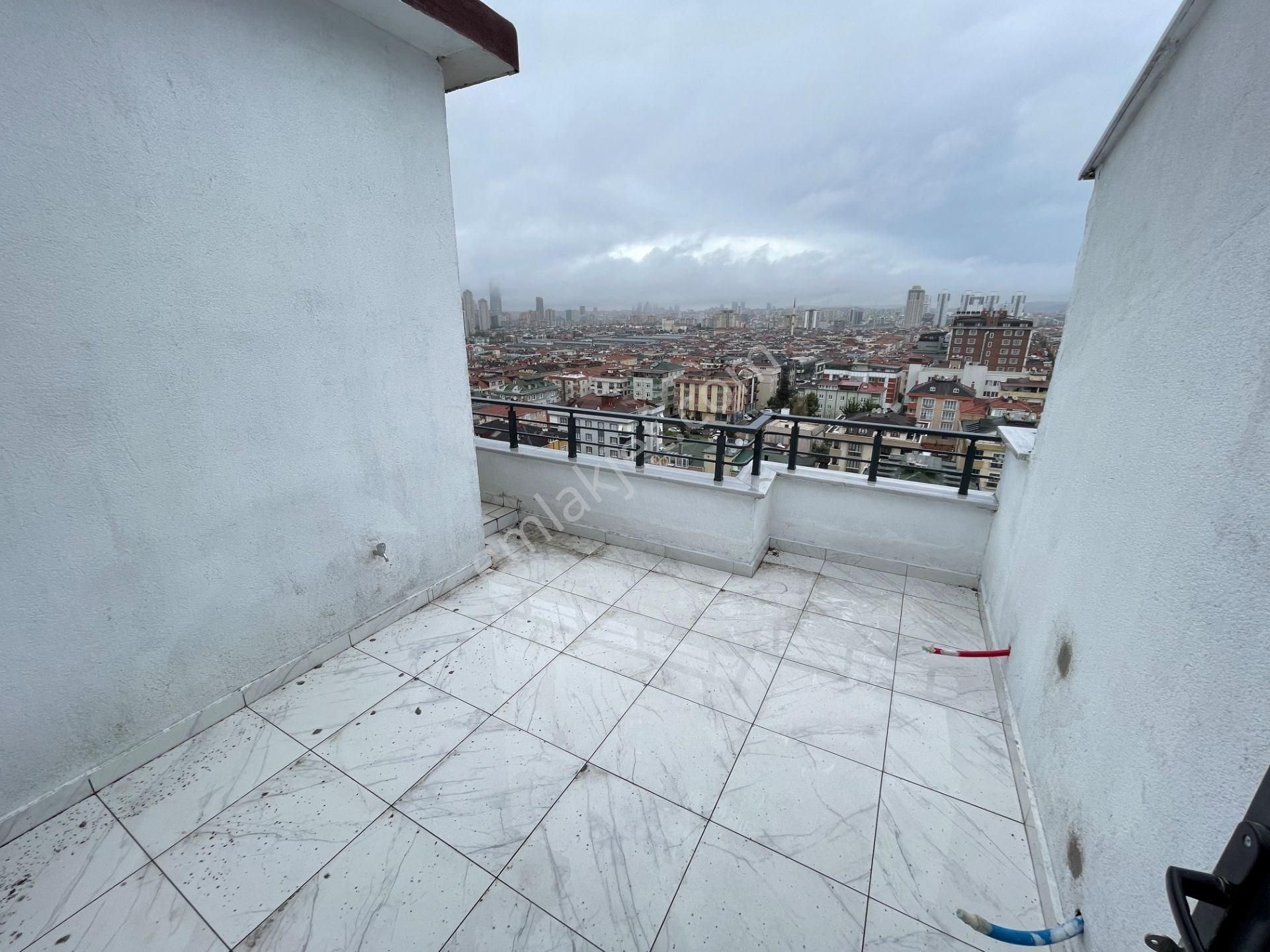 Ataşehir İnönü'de Yeditepe Ünv.yakın Konumda Adalar Manzaralı Çatı Katı 1+1 Kiralık - Görsel 24