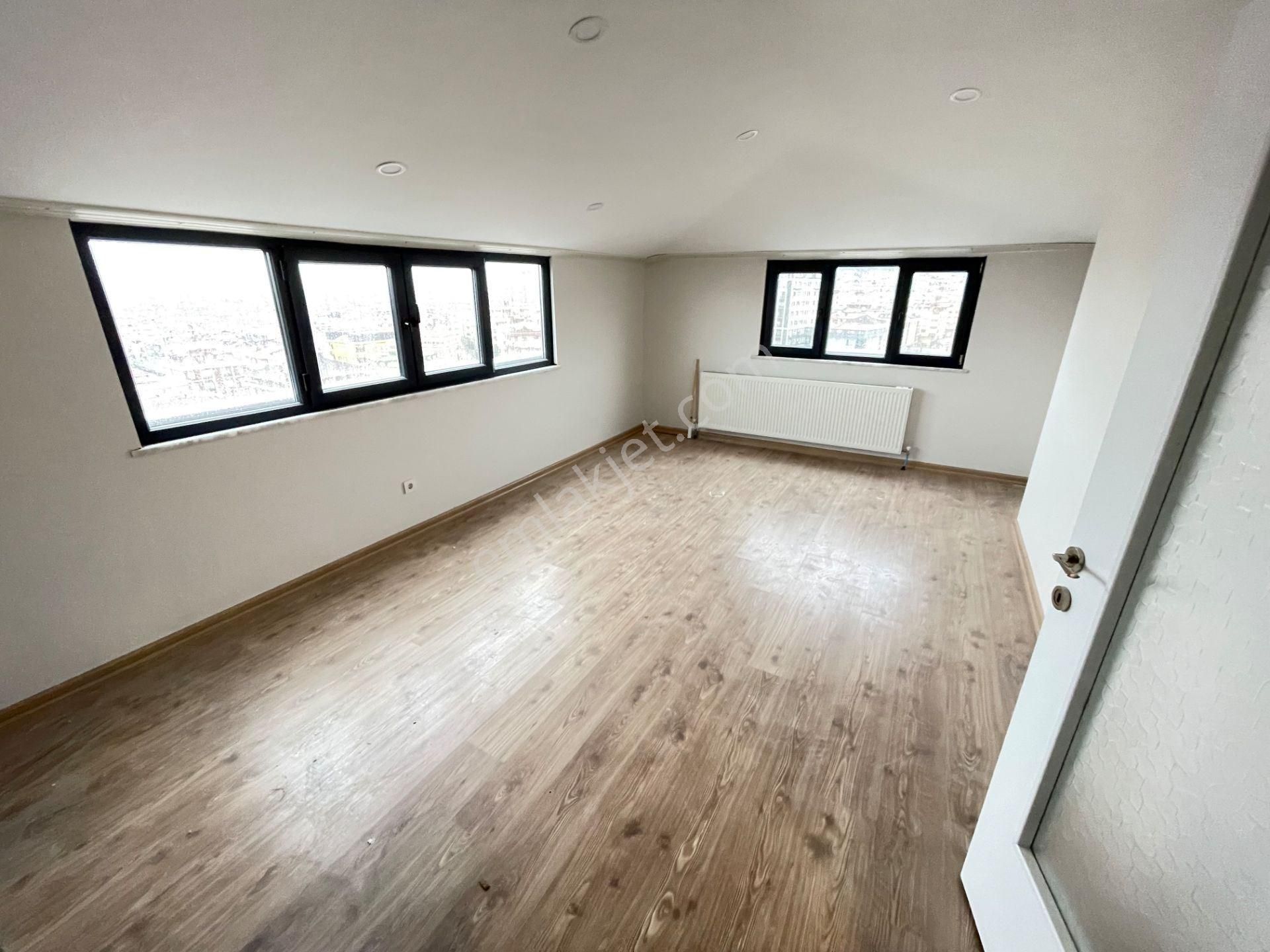 Ataşehir İnönü'de Yeditepe Ünv.yakın Konumda Adalar Manzaralı Çatı Katı 1+1 Kiralık - Görsel 2