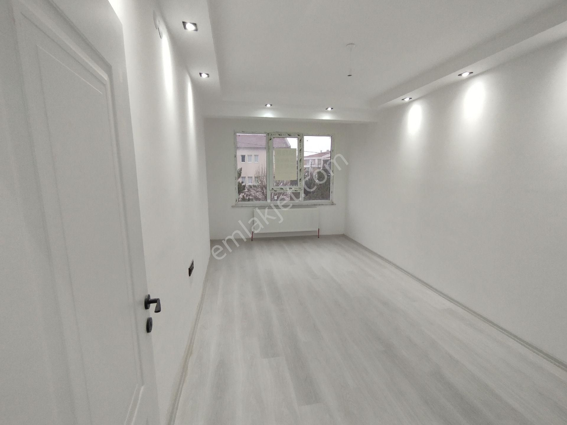 Şirintepe'de Bursa Caddesine Yakın Geniş Ve Ferah 2+1 Daire