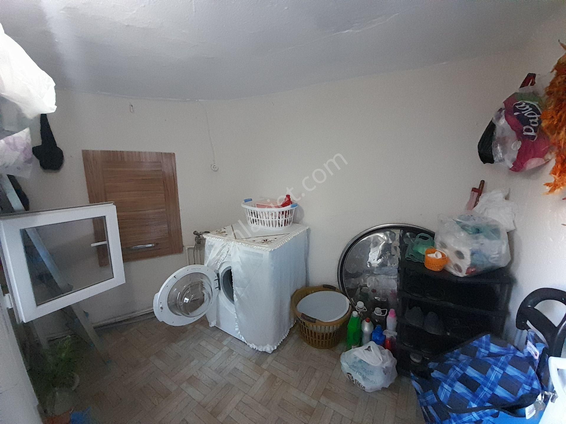 Bergama Merkezde Satılık 2 Katlı Bahçeli Müstakil Ev - Görsel 15