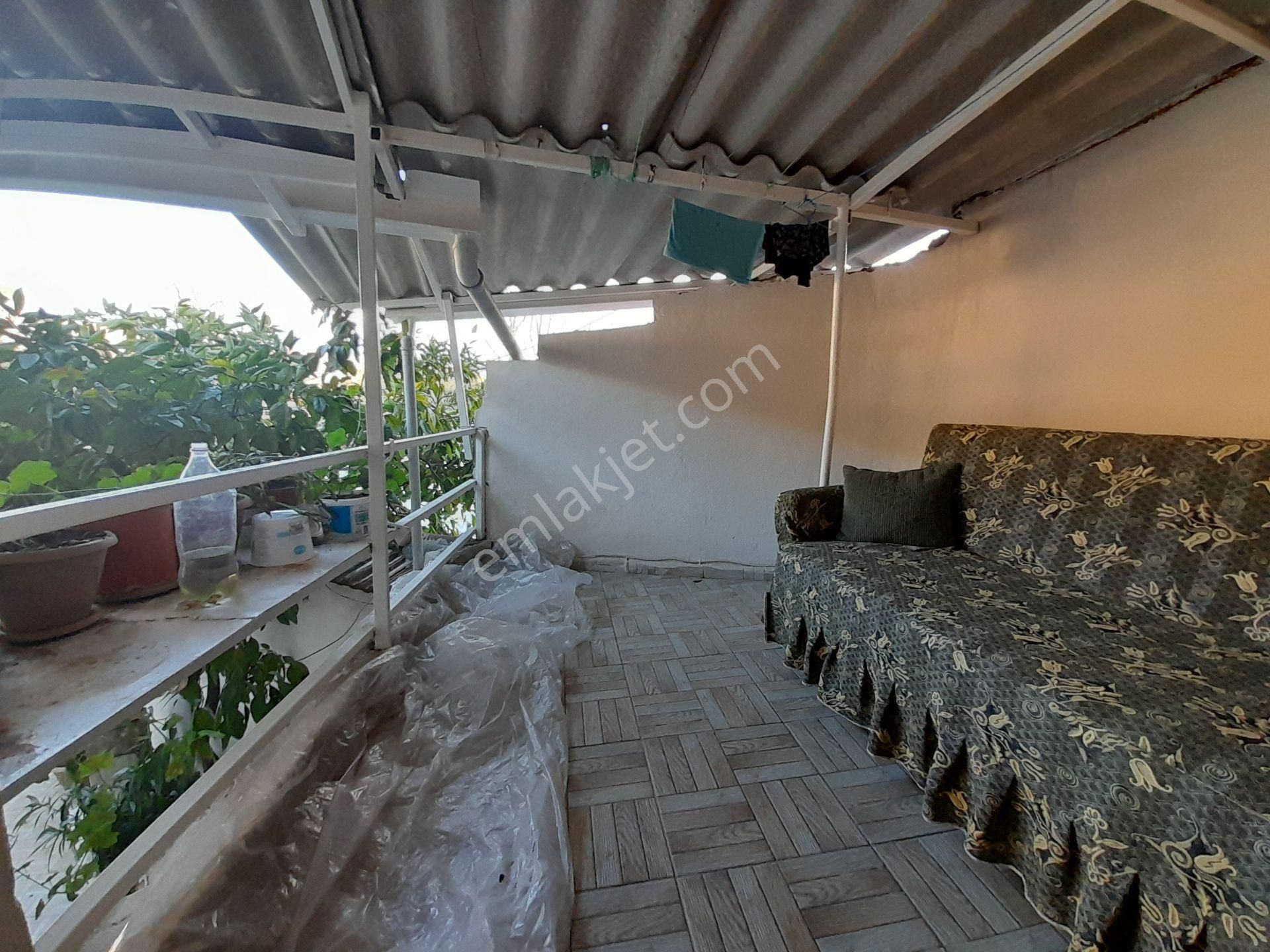 Bergama Merkezde Satılık 2 Katlı Bahçeli Müstakil Ev - Görsel 12