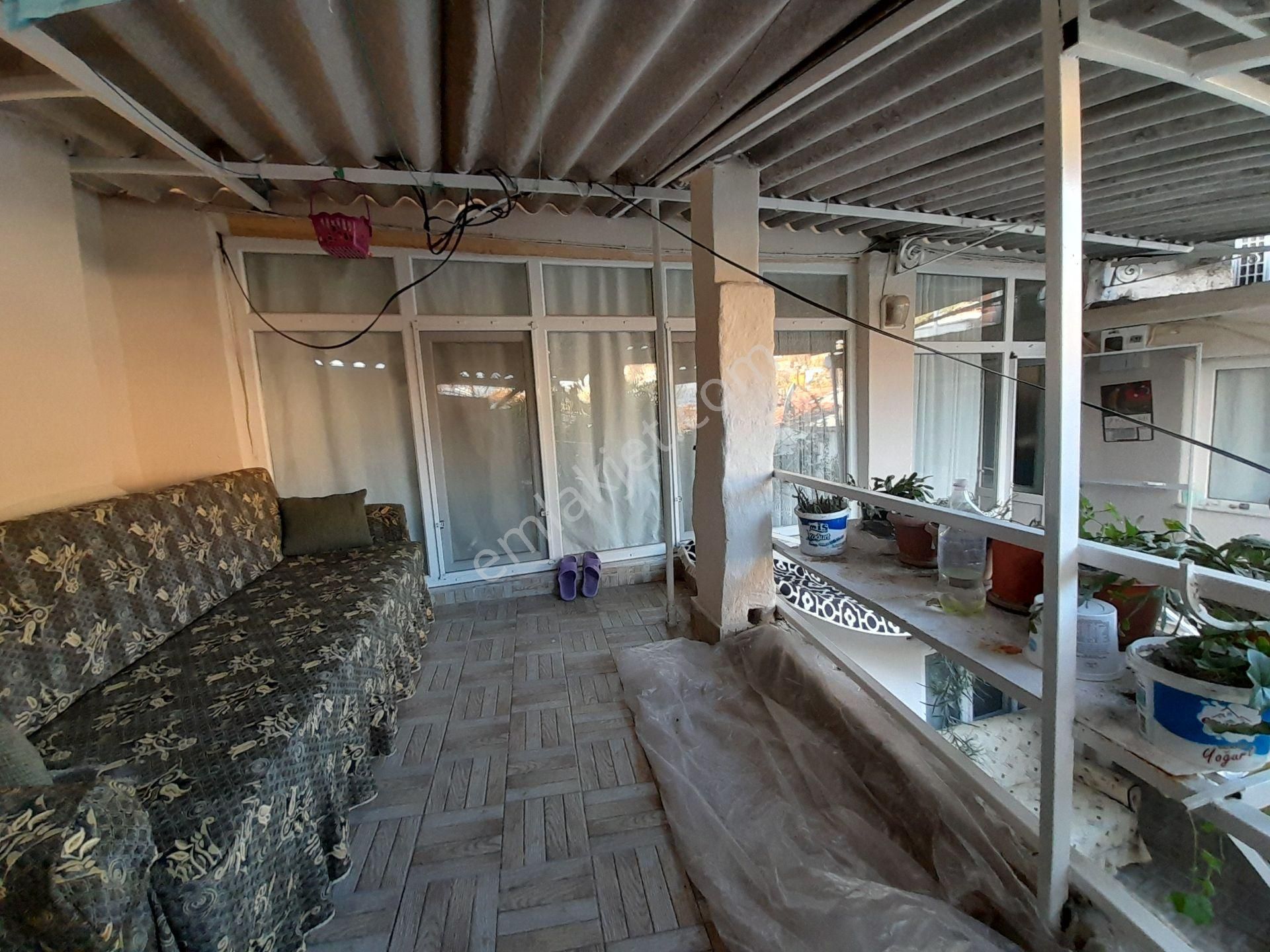 Bergama Merkezde Satılık 2 Katlı Bahçeli Müstakil Ev - Görsel 13