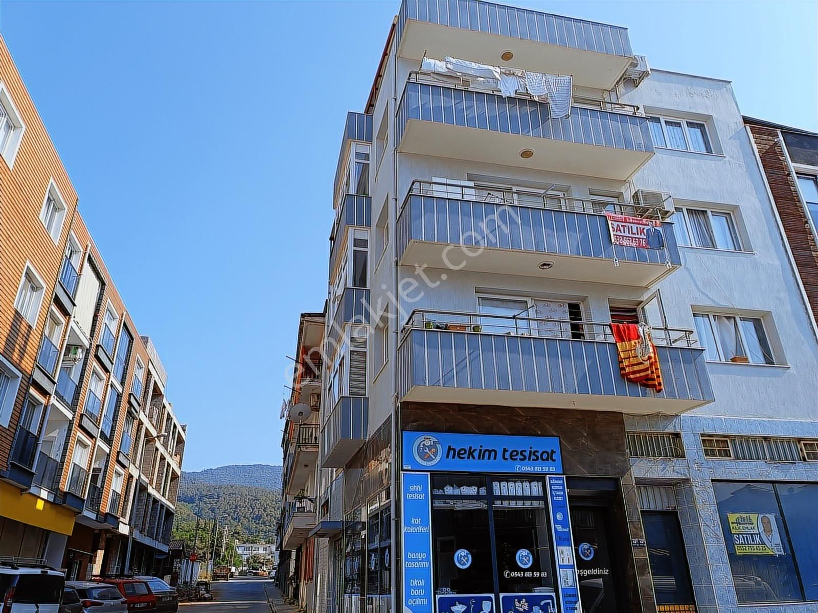 Kuşadası Davutlar Merkezde 120 M2 Ayrı Mutfak Satılık 3+1 Daire