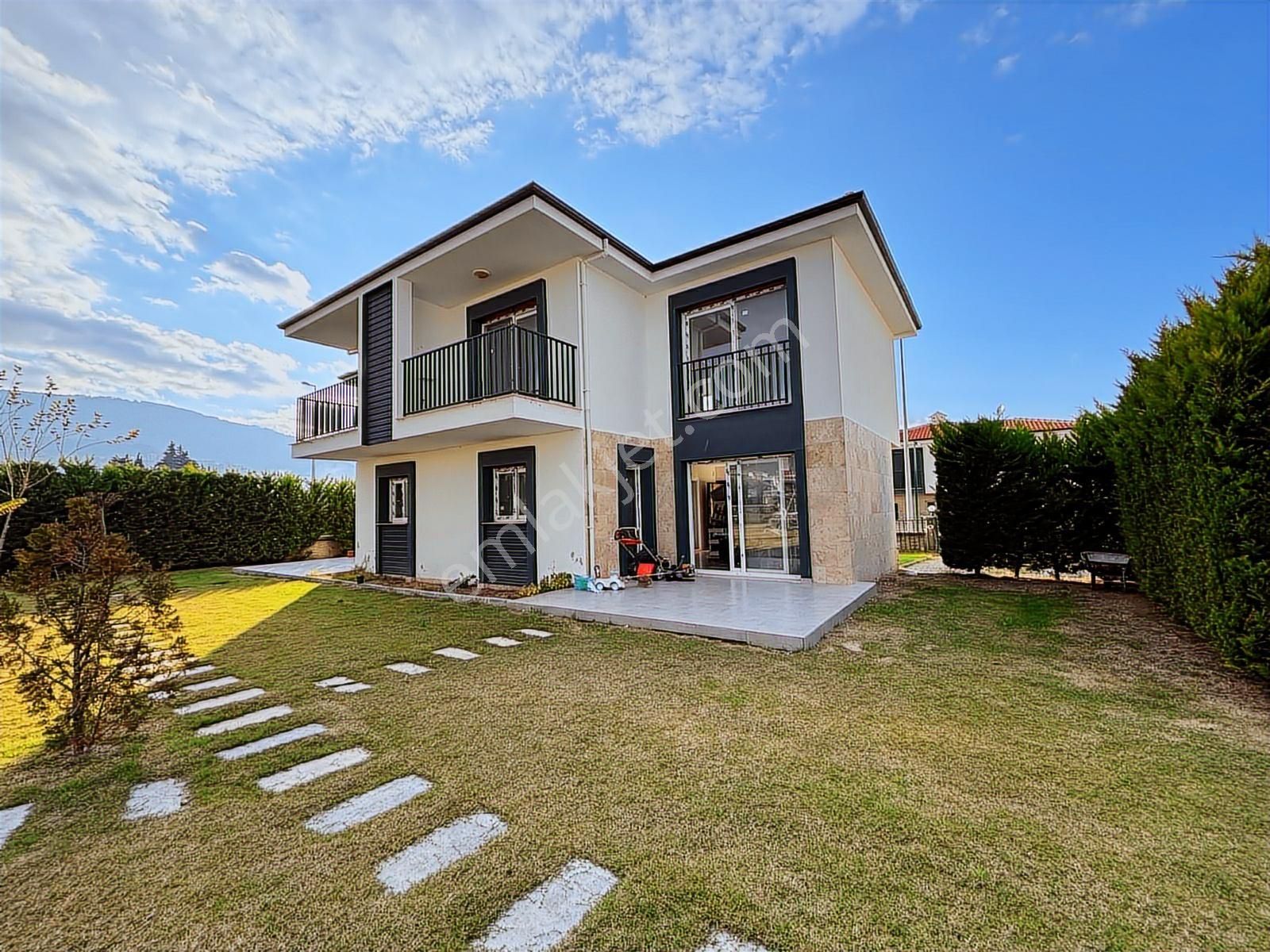 Denize Araçla 3dk Yakınlıkta Sıfır Yapı 3+1villa - Görsel 3