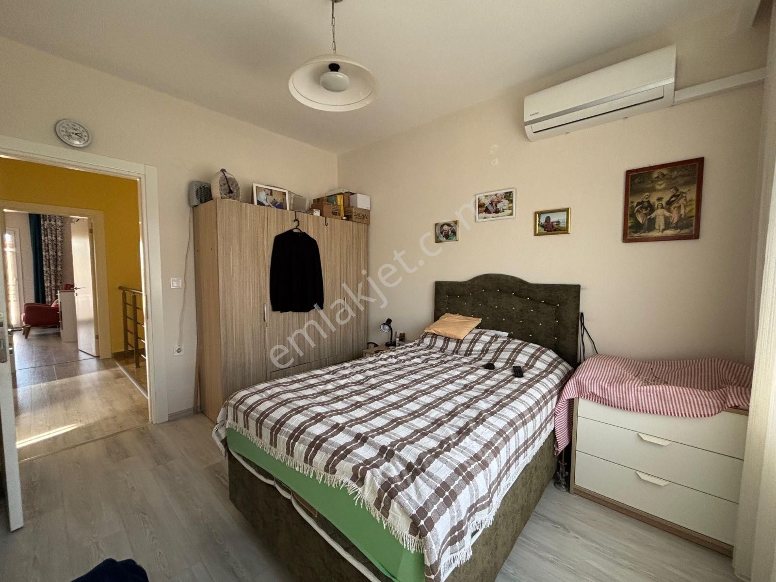 Köşe Konumlu Geniş Bahçeli Girişte Yatak Odası Banyolu 4+1villa - Görsel 26