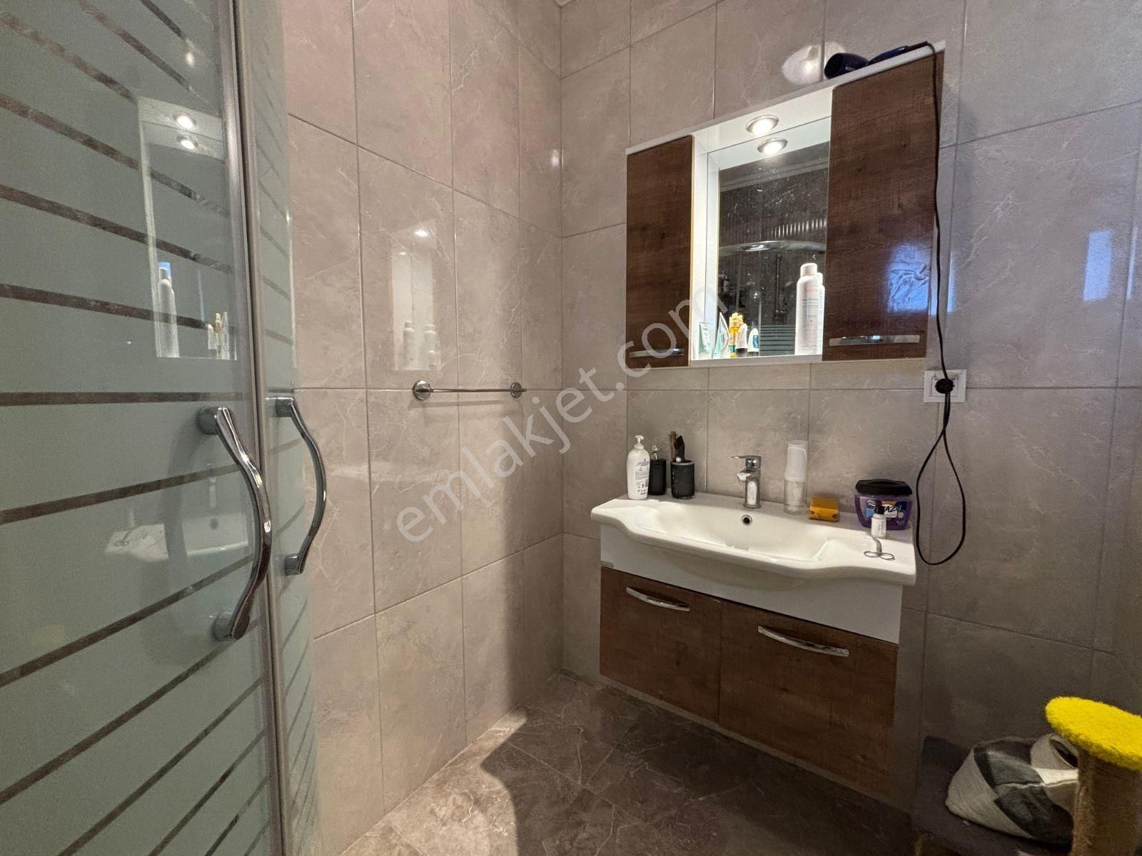 Köşe Konumlu Geniş Bahçeli Girişte Yatak Odası Banyolu 4+1villa - Görsel 25