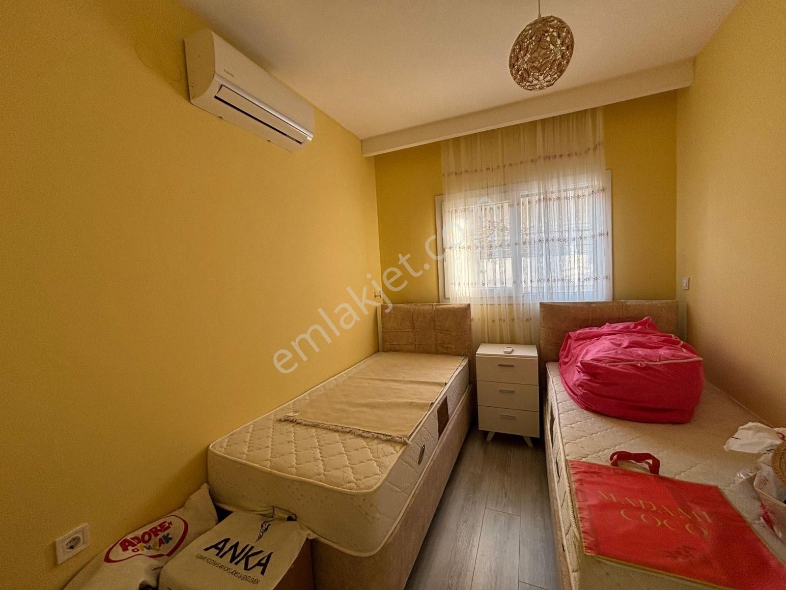 Köşe Konumlu Geniş Bahçeli Girişte Yatak Odası Banyolu 4+1villa - Görsel 21