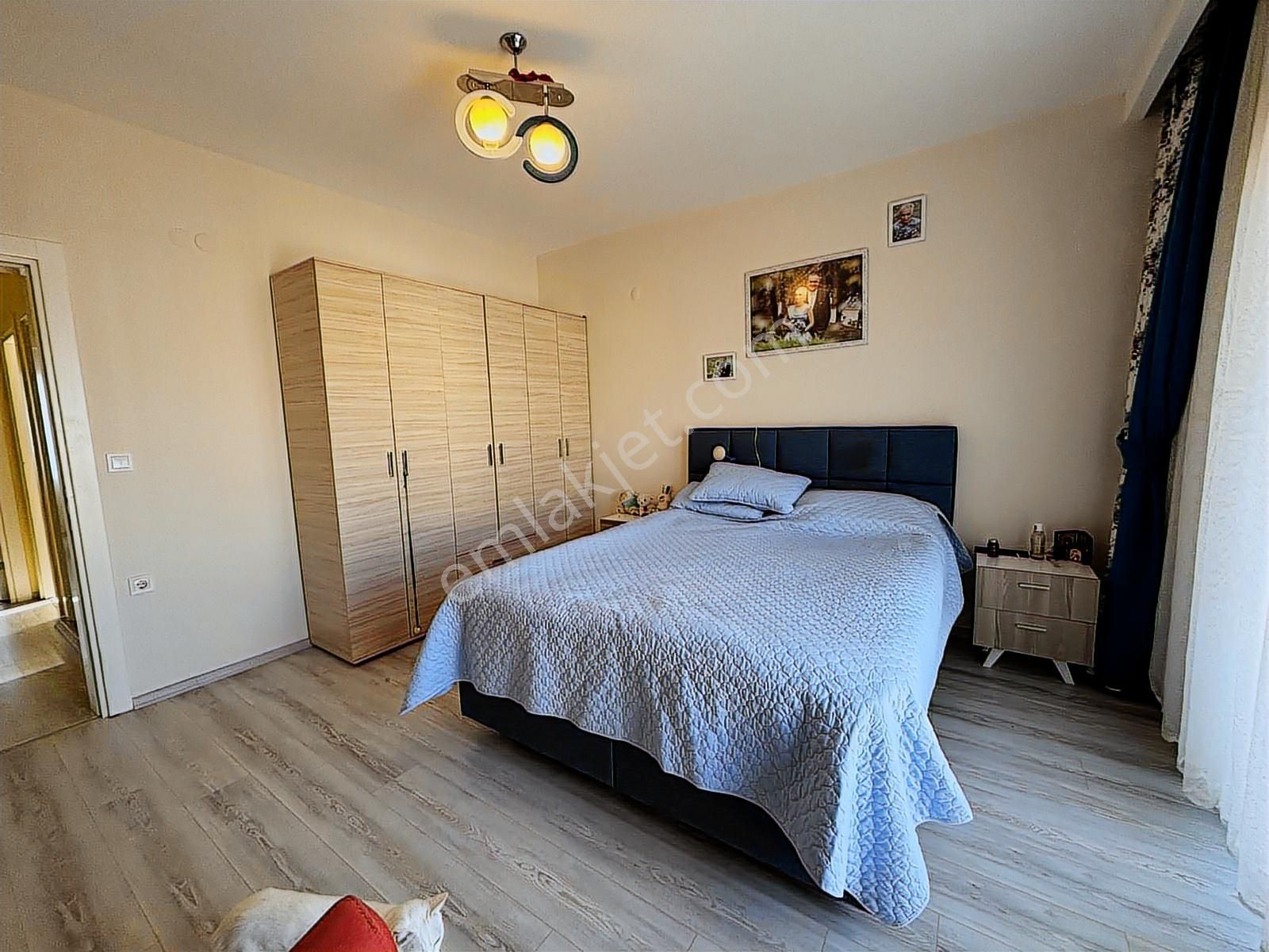 Köşe Konumlu Geniş Bahçeli Girişte Yatak Odası Banyolu 4+1villa - Görsel 23