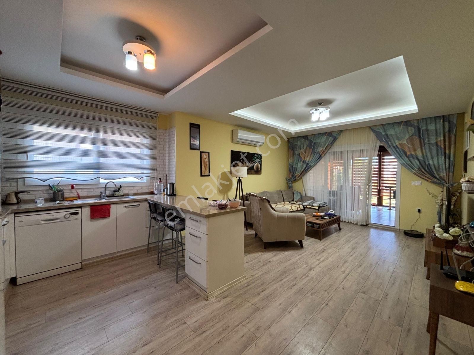 Köşe Konumlu Geniş Bahçeli Girişte Yatak Odası Banyolu 4+1villa - Görsel 16