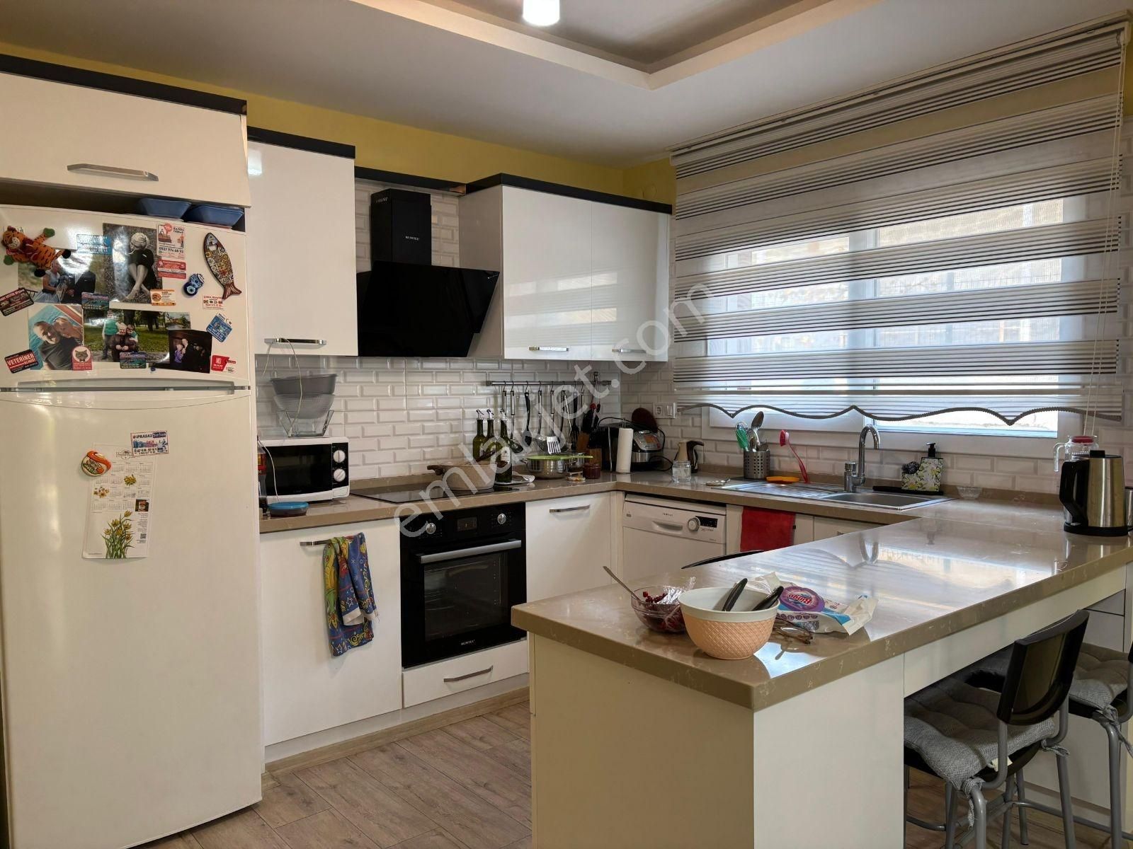 Köşe Konumlu Geniş Bahçeli Girişte Yatak Odası Banyolu 4+1villa - Görsel 20