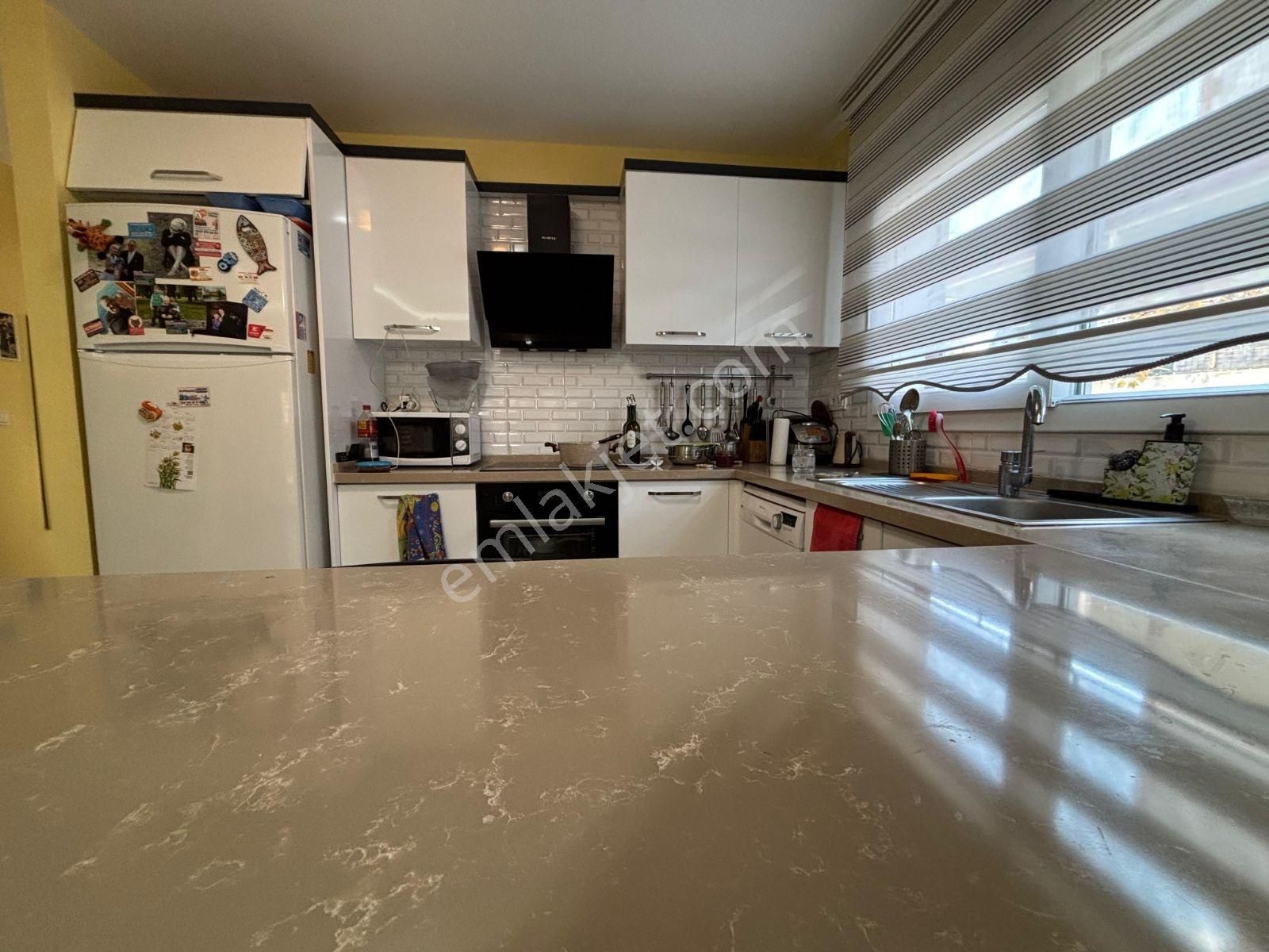 Köşe Konumlu Geniş Bahçeli Girişte Yatak Odası Banyolu 4+1villa - Görsel 17