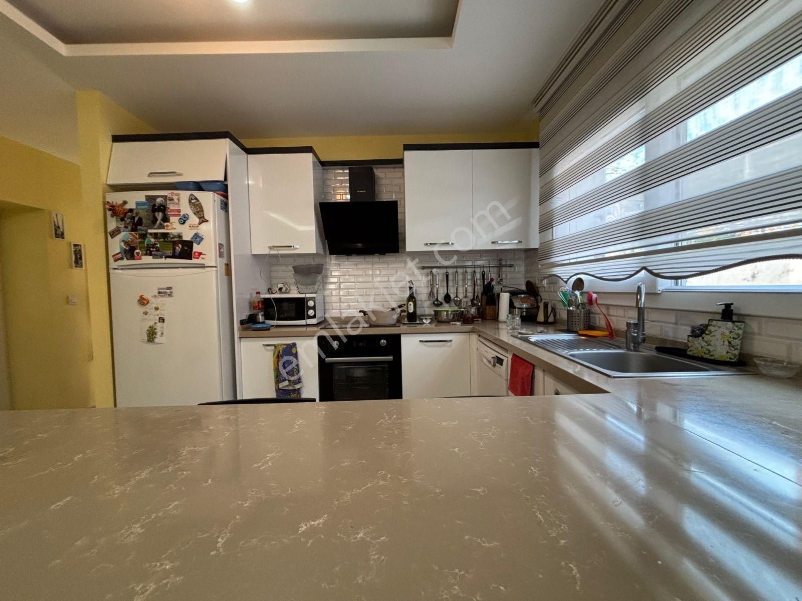 Köşe Konumlu Geniş Bahçeli Girişte Yatak Odası Banyolu 4+1villa - Görsel 2