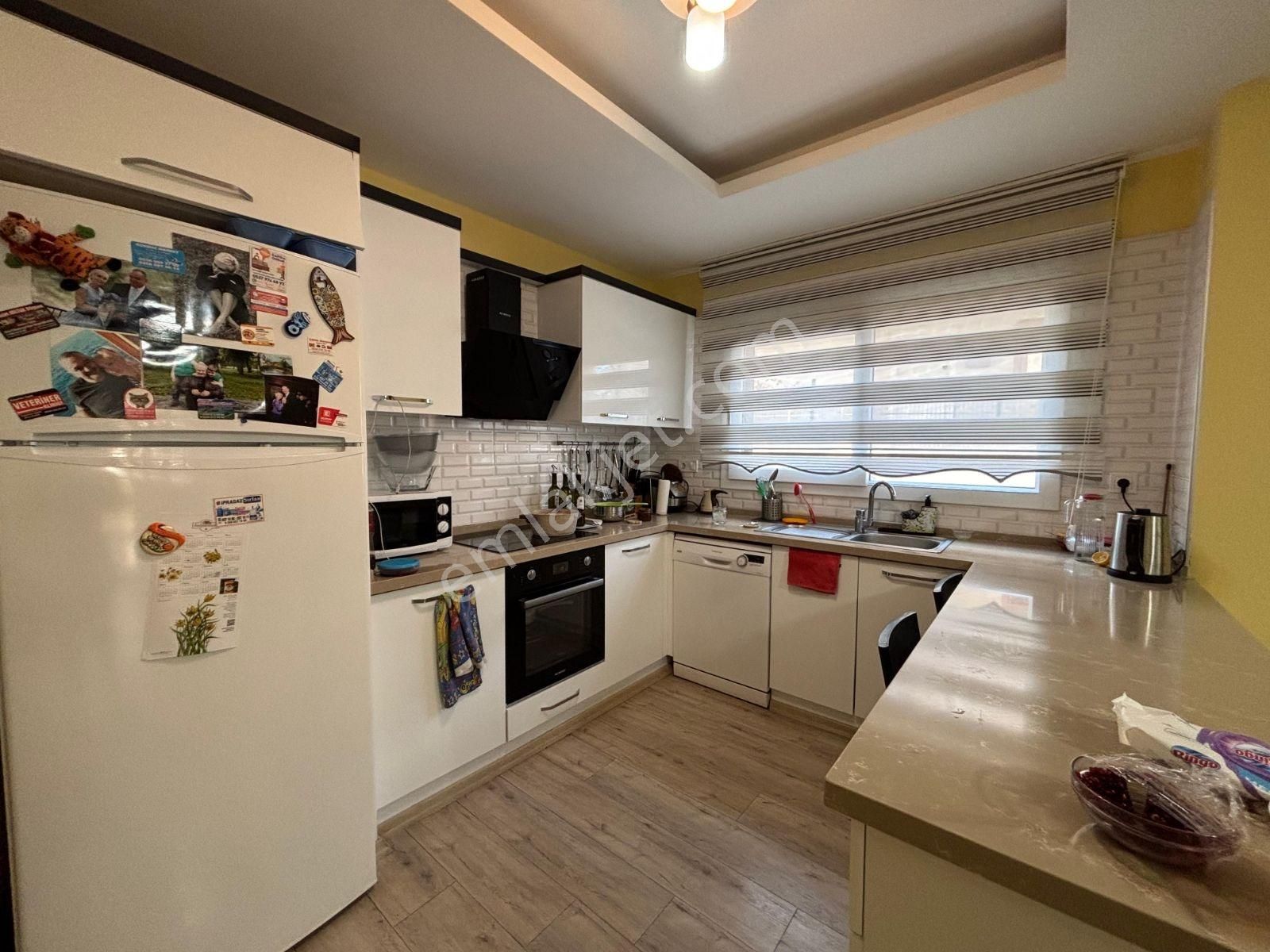 Köşe Konumlu Geniş Bahçeli Girişte Yatak Odası Banyolu 4+1villa - Görsel 7