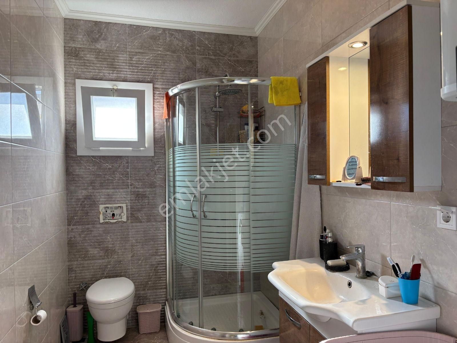 Köşe Konumlu Geniş Bahçeli Girişte Yatak Odası Banyolu 4+1villa - Görsel 3