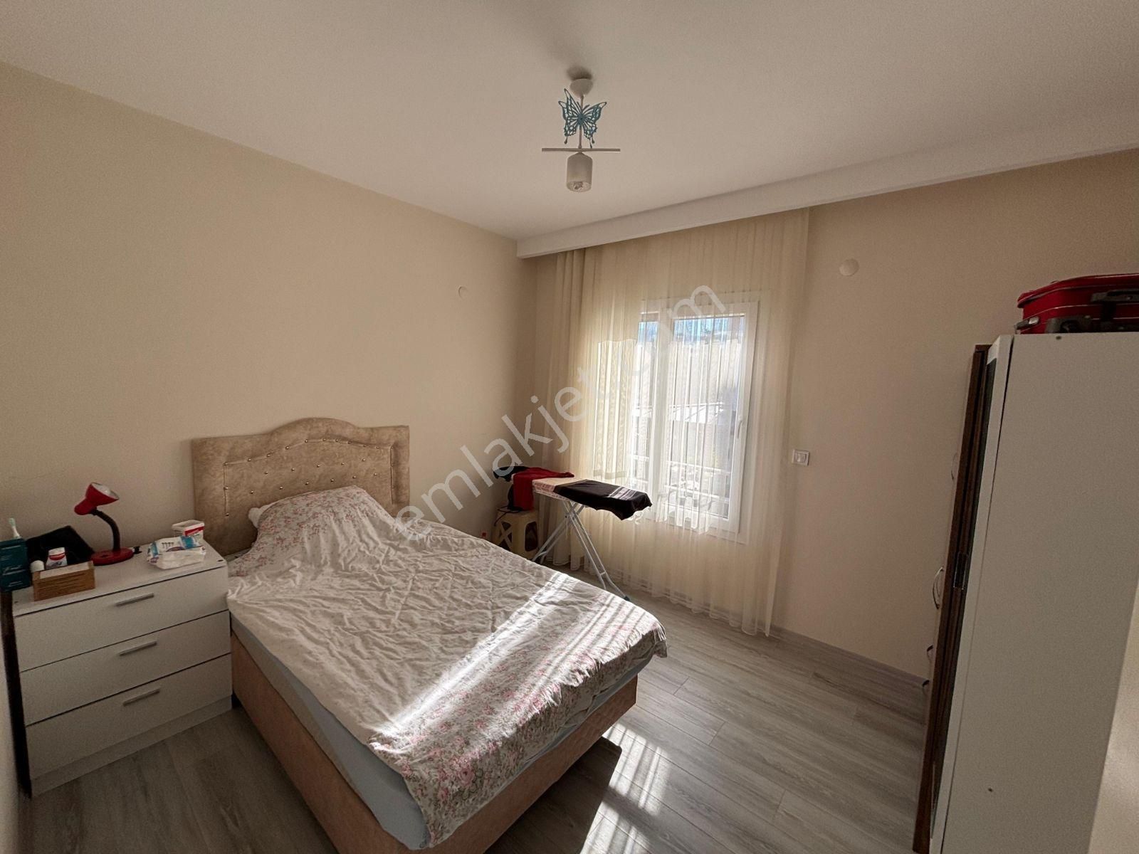 Köşe Konumlu Geniş Bahçeli Girişte Yatak Odası Banyolu 4+1villa - Görsel 4