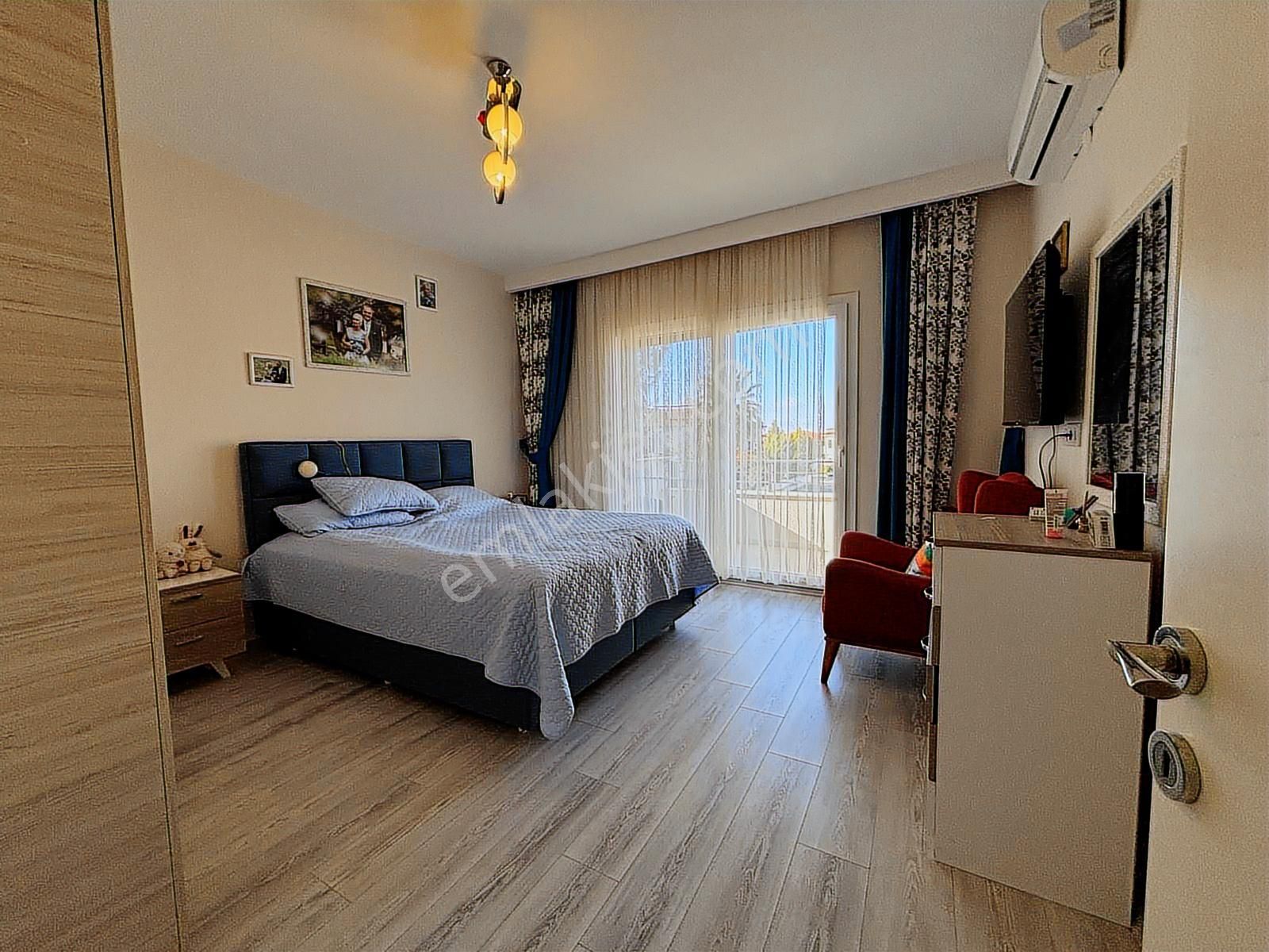 Köşe Konumlu Geniş Bahçeli Girişte Yatak Odası Banyolu 4+1villa - Görsel 9