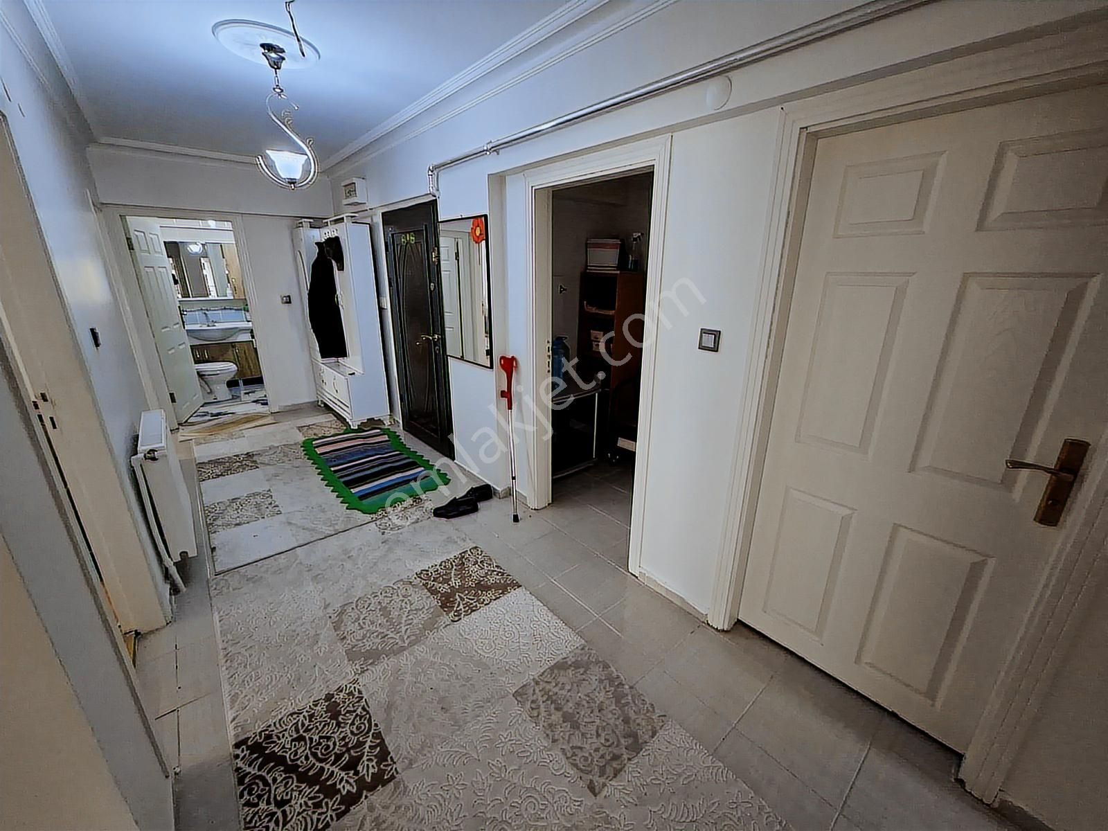 Yayla Mahallesi Merkezde, Ara Katta Geniş 3+1 Satılık Daire - Görsel 9