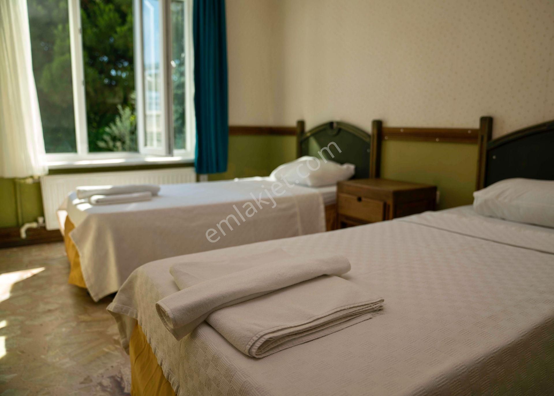 Altınoluk'ta Tatil Köyü İçerisinde Denize 100 M Günlük ,aylıık ,yıllık Kiralık Daire