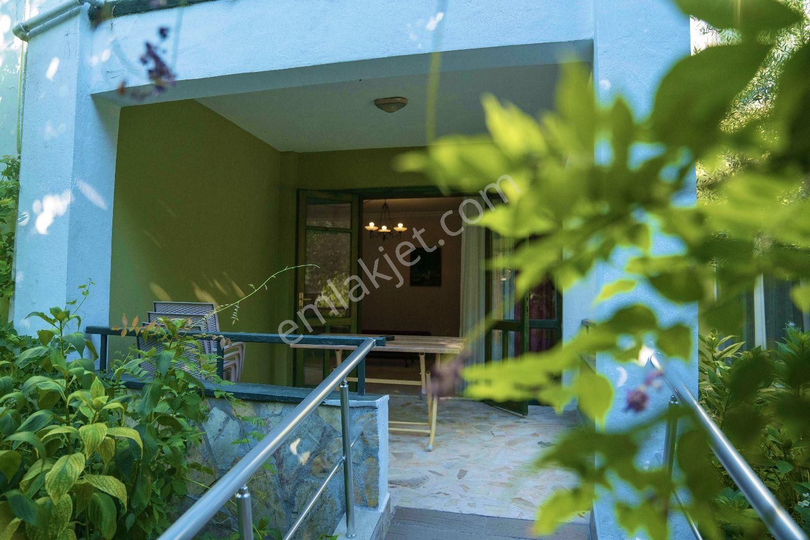 Altınoluk'ta Tatil Köyü İçerisinde Denize 100 M Günlük ,aylıık ,yıllık Kiralık Daire - Görsel 10