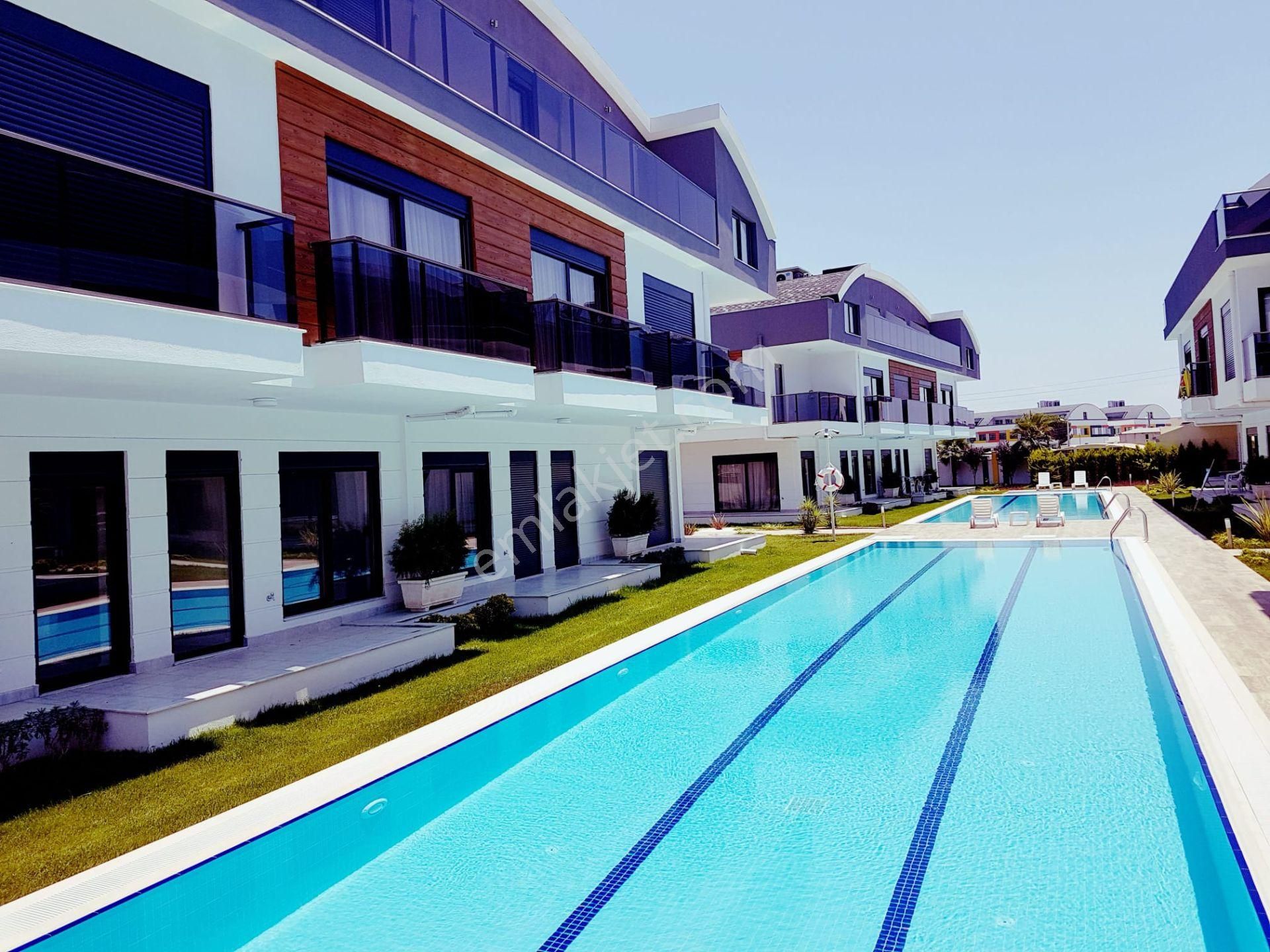 Villa Tadında 1+1 Eşyalı Havuzlu Site Sahile Havalimanına Yakın