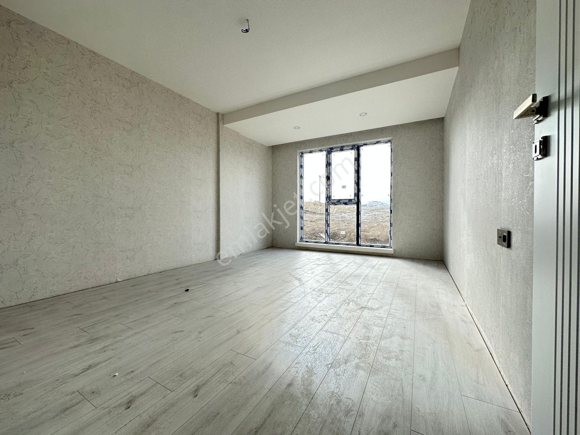 Pursaklar Mehmet Zengin Emlak'tan Asansörlü Çift Banyolu 1.kat 3+1 Sıfır Masrafsız Daire - Görsel 13