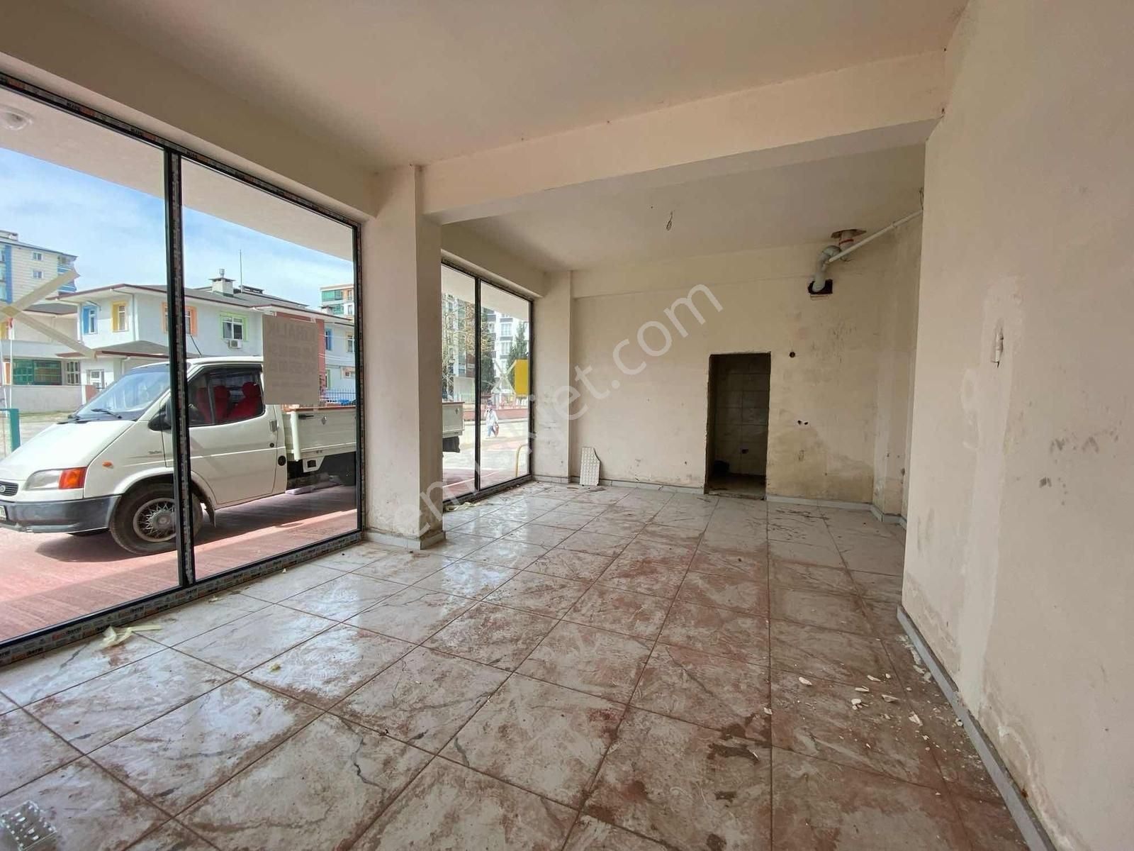 Yağmur Emlaktan Kiralık Harika Konum Süper Cephe Dükkan - Görsel 12