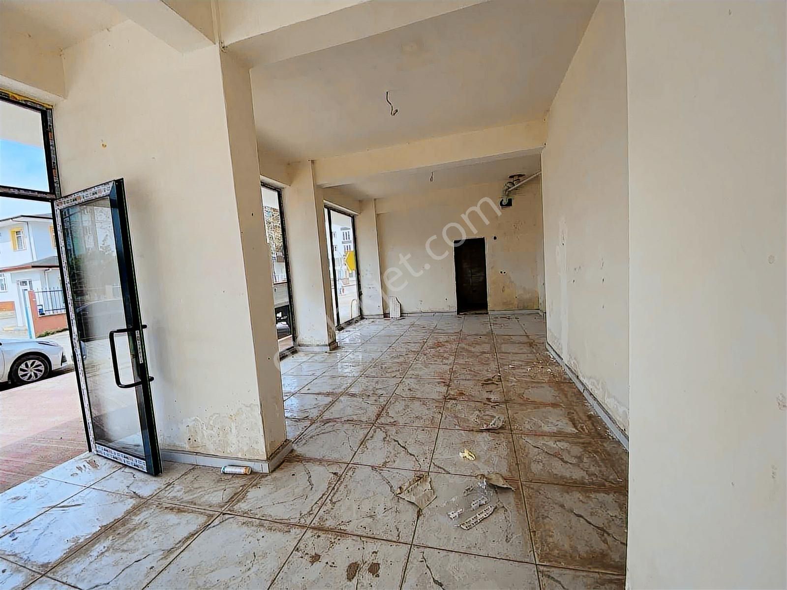 Yağmur Emlaktan Kiralık Harika Konum Süper Cephe Dükkan - Görsel 6
