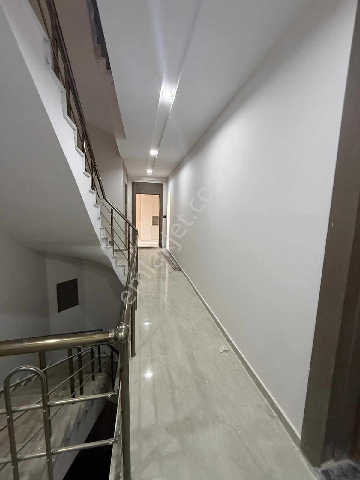 V.aktoprakta Sıfır Yerden Isıtmalı Tramvay Cadde Yakını 2+1 Daireler - Görsel 2