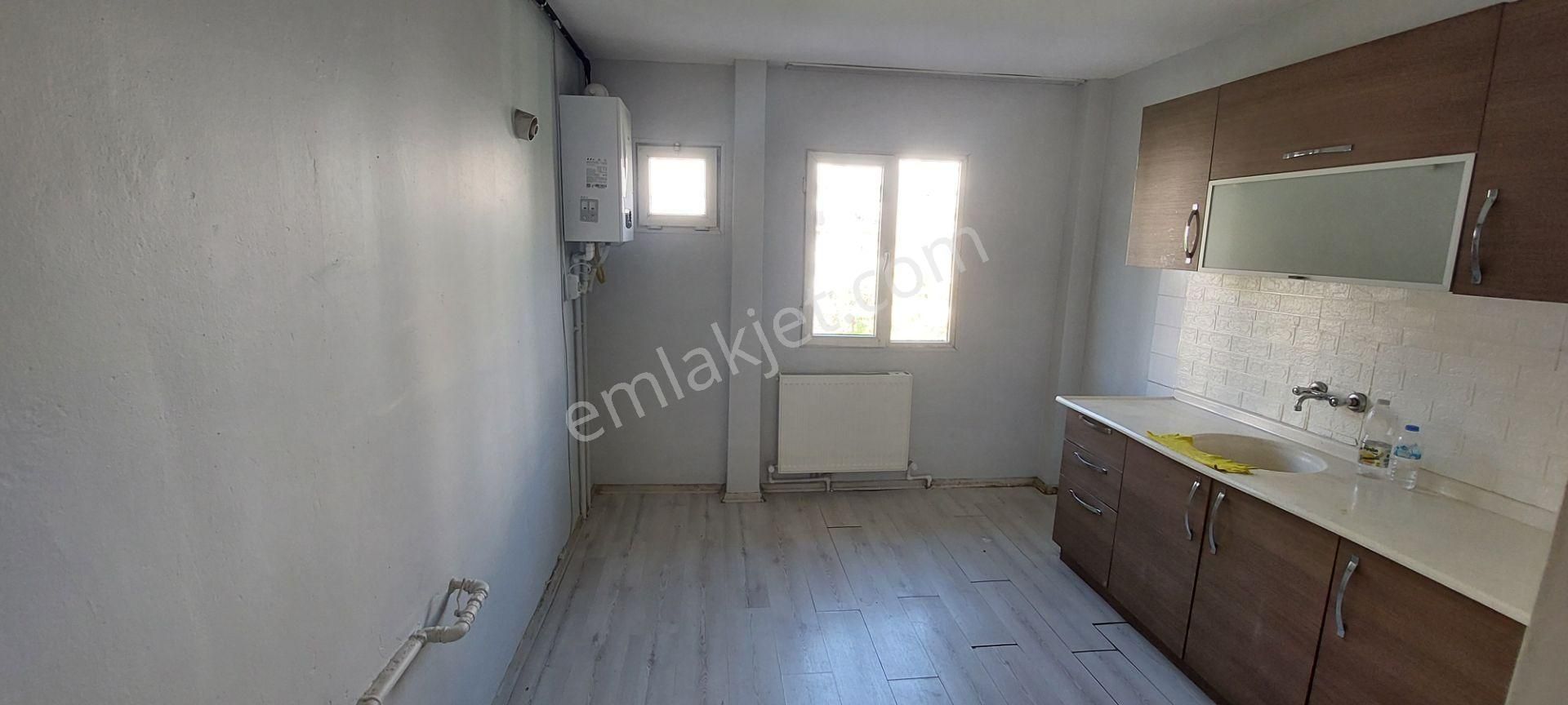 Karşıyaka Zübeyde Hnm.da Boş Kiralık 2+1 Doğalgazlı Daire - Görsel 3