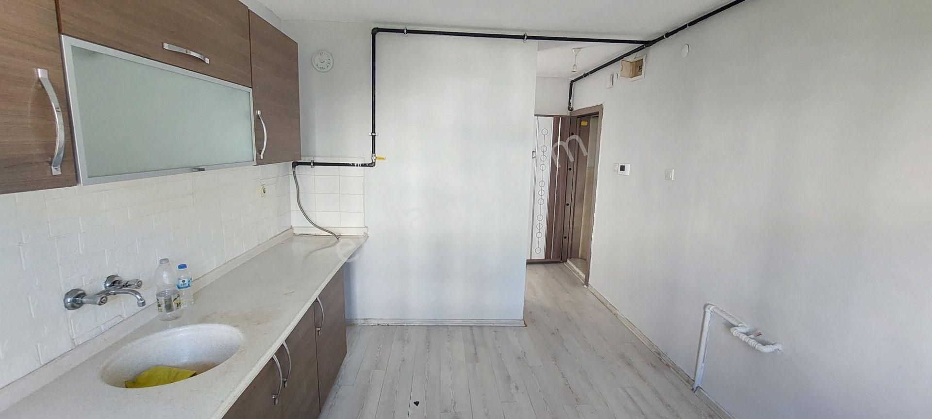 Karşıyaka Zübeyde Hnm.da Boş Kiralık 2+1 Doğalgazlı Daire - Görsel 4