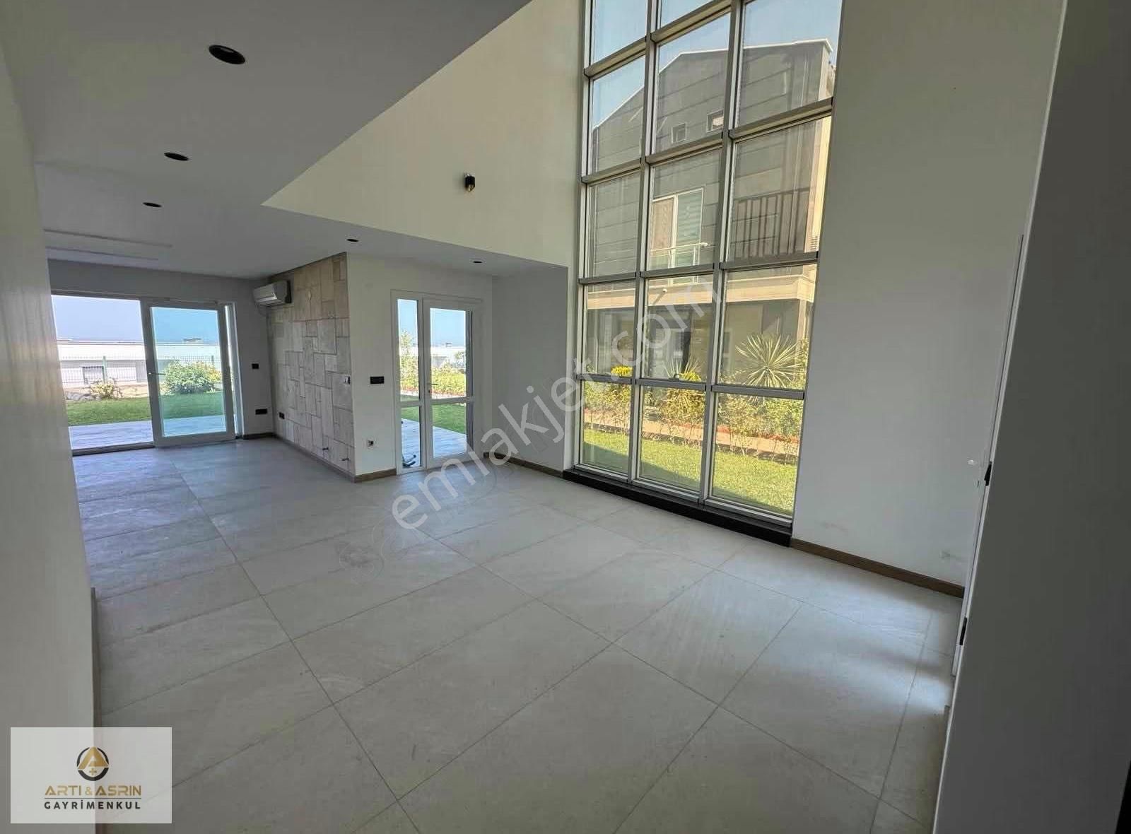 Kuşadası Deniz Manzaralı Tek Müstakil Villa - Görsel 17