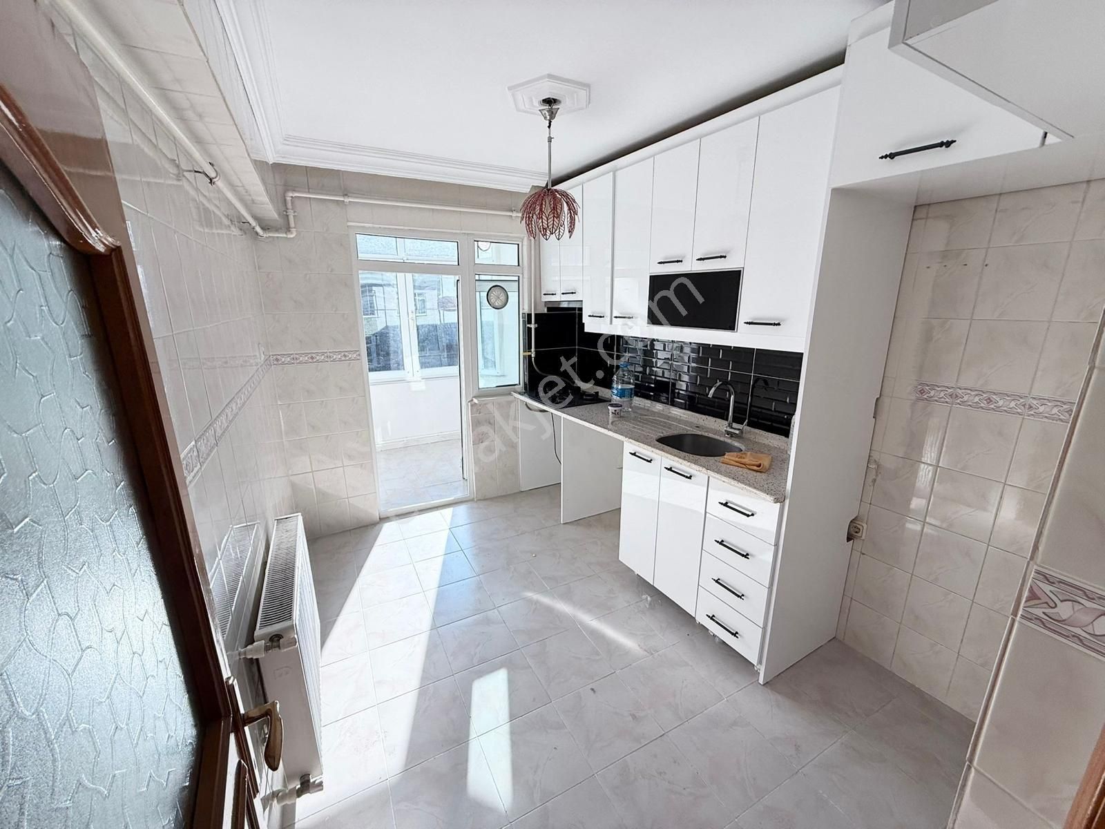 Üç Kardeşler'den 50.yıl Mh 2+1 Krediye Uygun Masrafsız Ara Kat