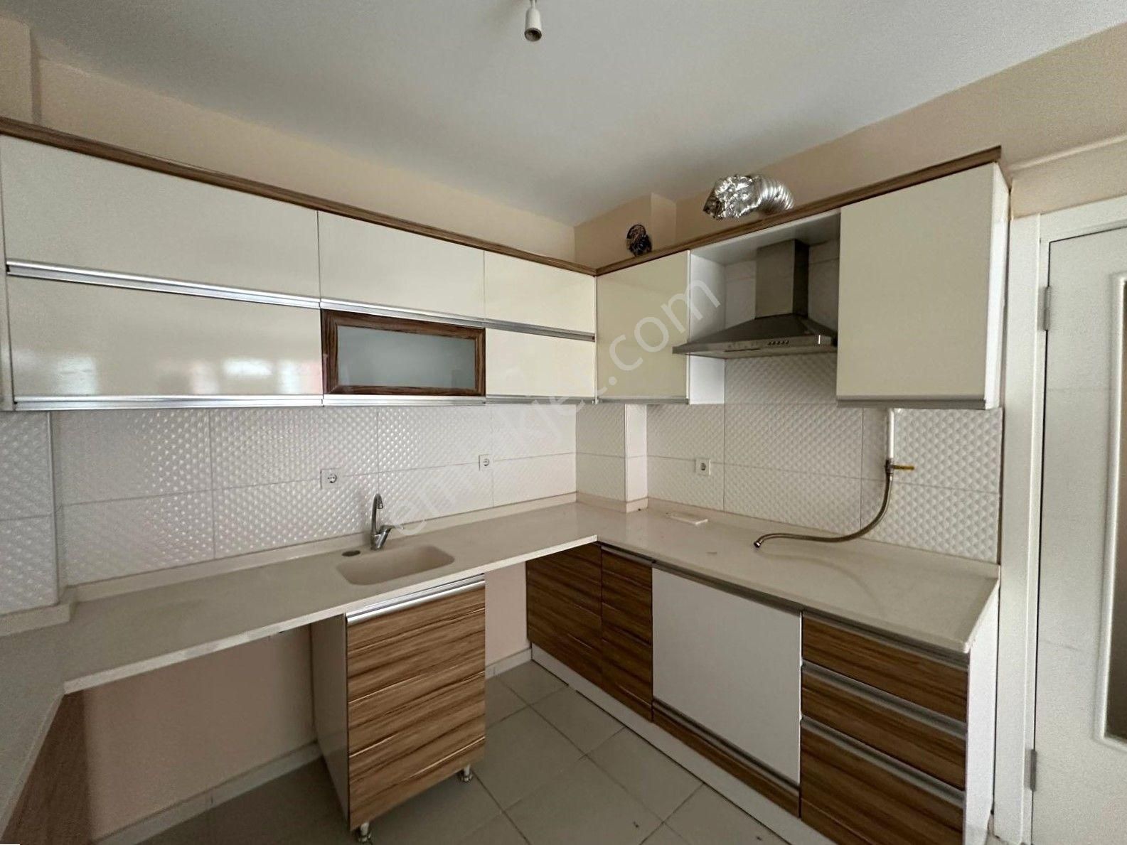 Recep Ümit Emlak'tan Erenköy Mahallesinde Yıldırım Caddesi Yakınında Asansörlü Kiralık 2+1 Daire