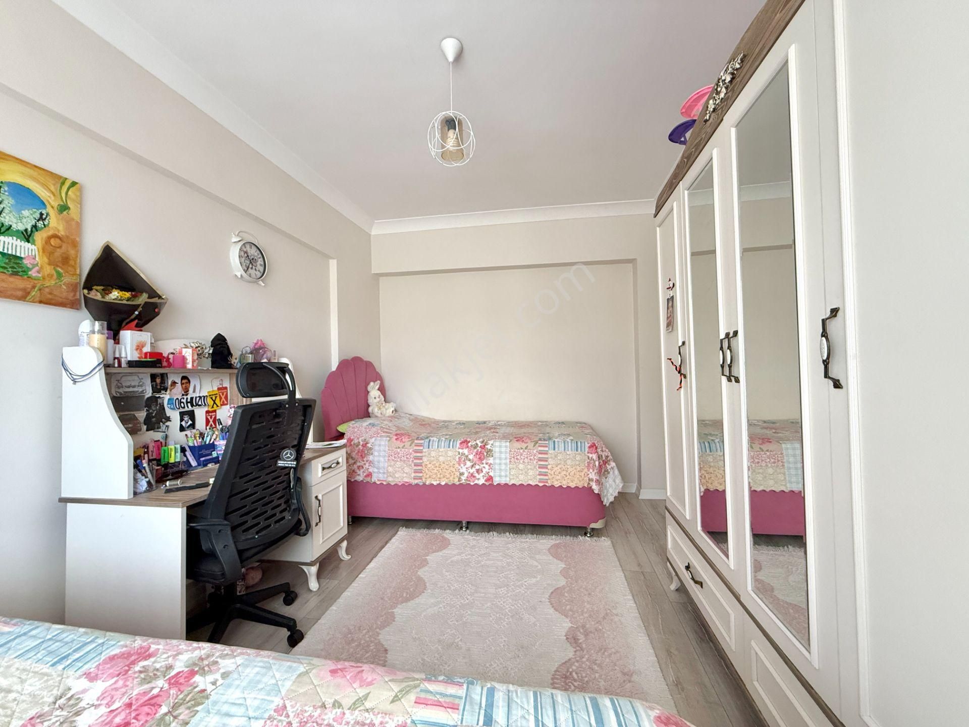 Ufuk Kılıç Emlak'tan Merkezde Full Yapılı Masrafsız, Güney C. Katta 3+1 - Görsel 18