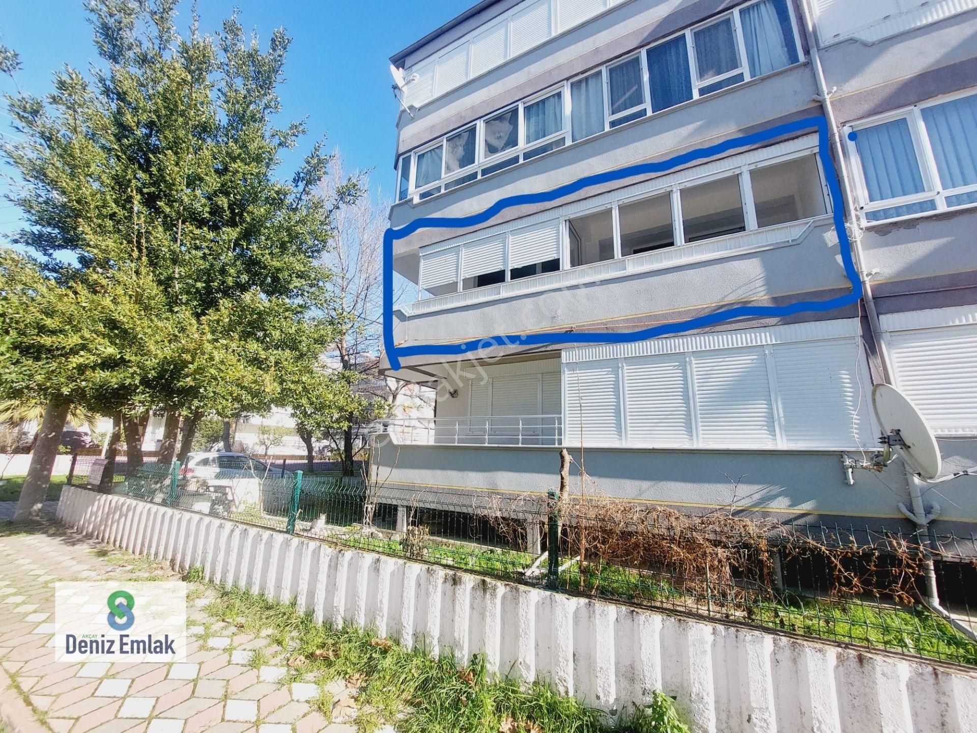 Denizden Akçayda Denize 300 M Öncephe Arakat Satılık 2+1 Daire.