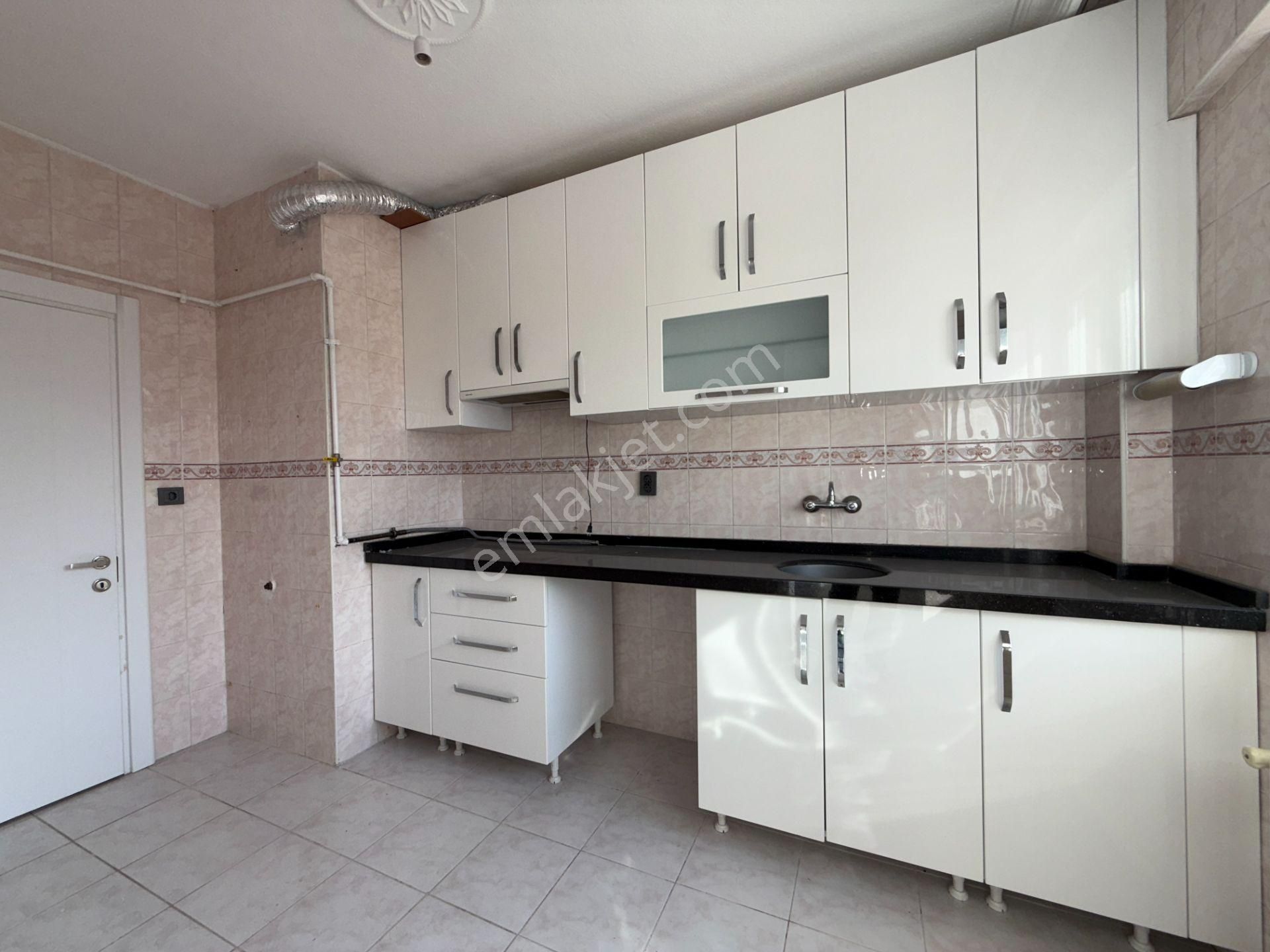 Ufuk Kılıç Emlak'tan Hicret Cami Yakını Katta Güney 3+1 Yapılı Daire - Görsel 4