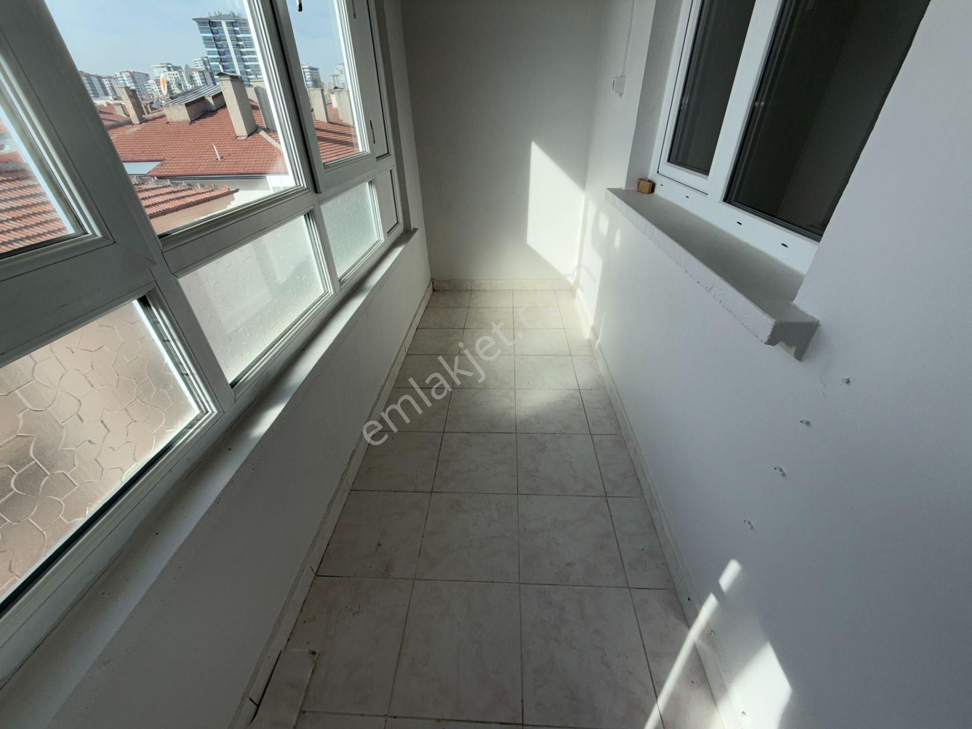 Ufuk Kılıç Emlak'tan Hicret Cami Yakını Katta Güney 3+1 Yapılı Daire - Görsel 5